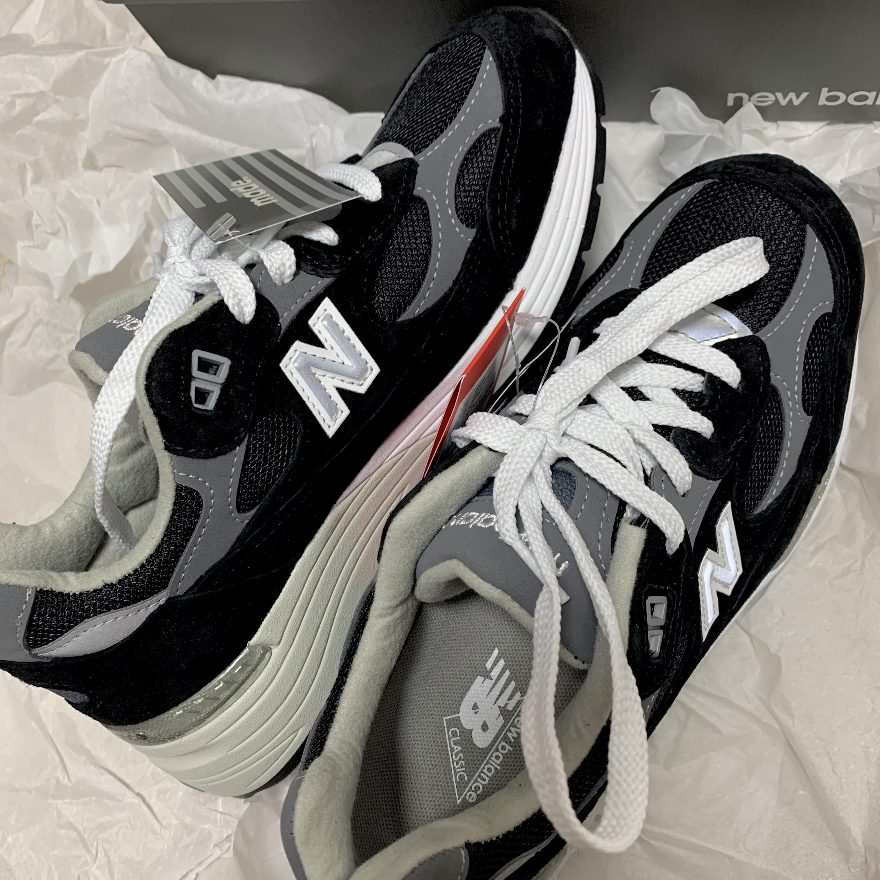New Balance 992 Made in USA Black Grey 착용 스타일 - 2