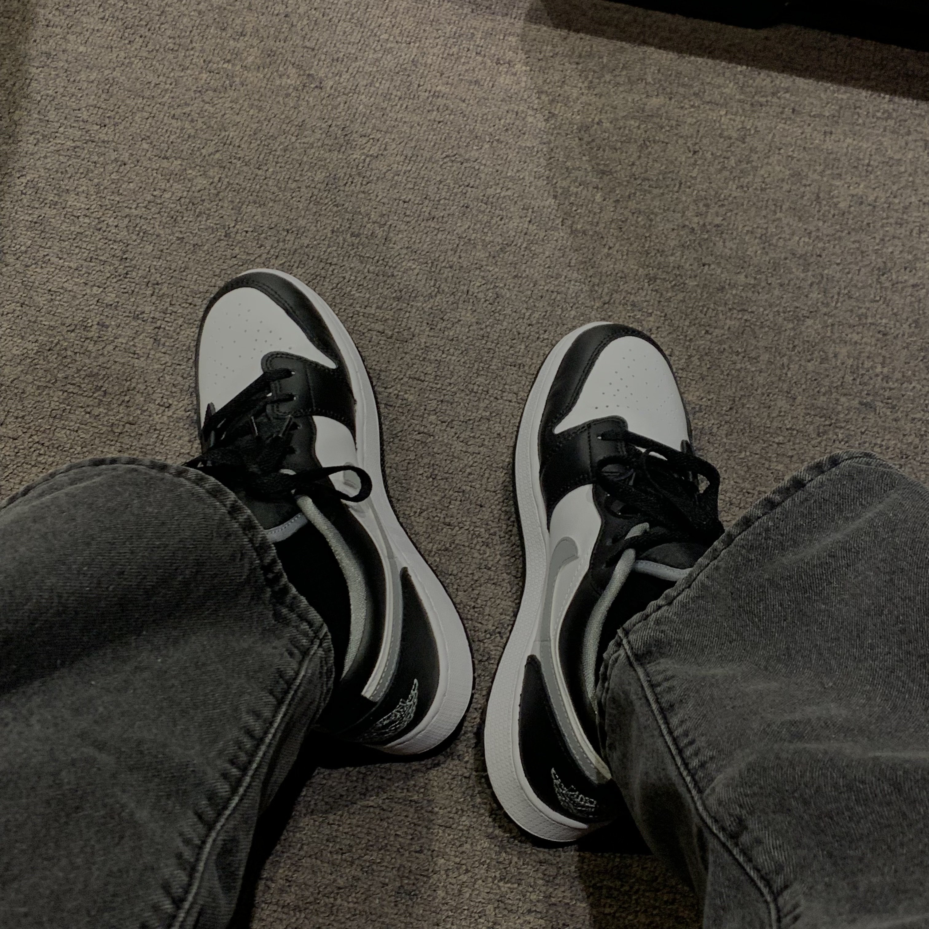 Jordan 1 Low Black Particle Grey, (GS) Jordan 1 Low Black Particle Grey 착용 스타일 - 1