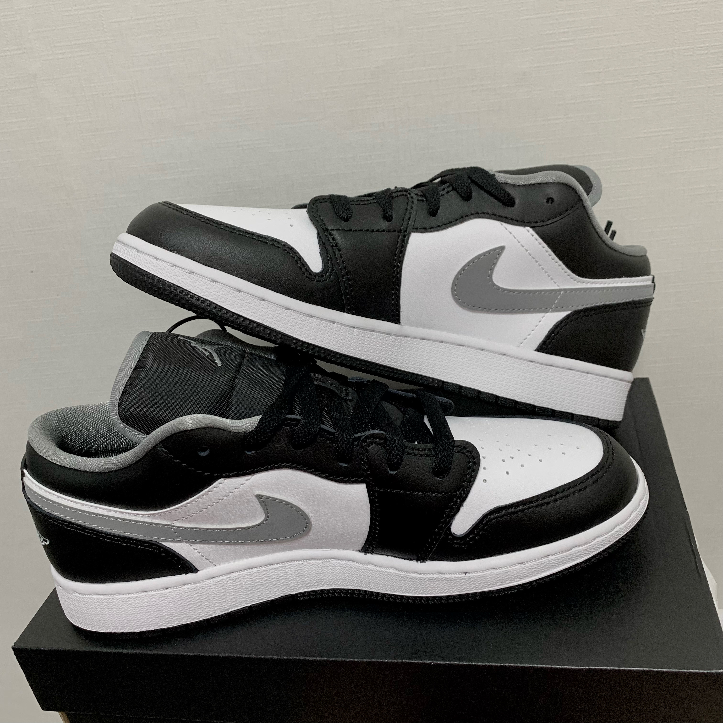 Jordan 1 Low Black Particle Grey, (GS) Jordan 1 Low Black Particle Grey 착용 스타일 - 2