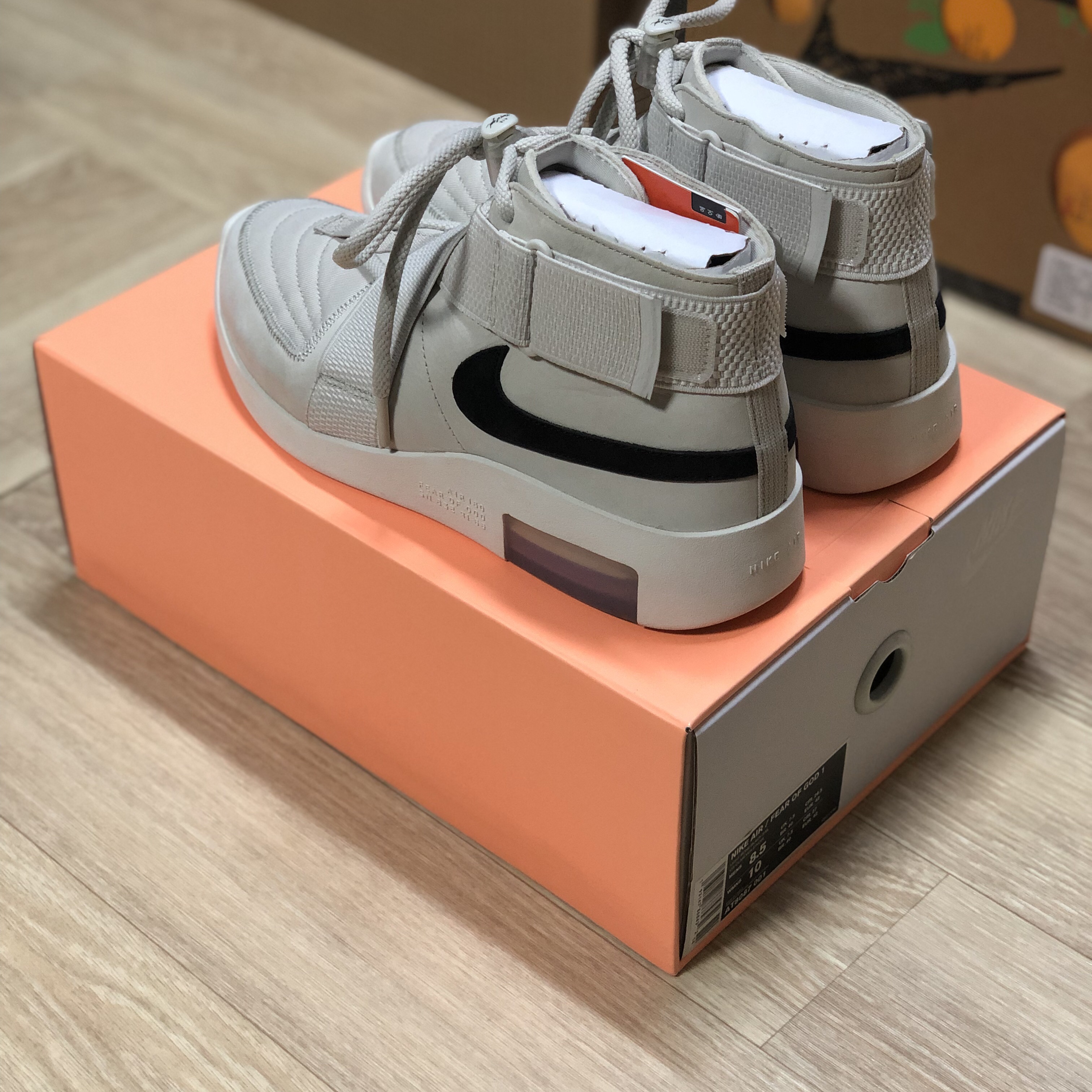 Nike x Fear of God Air Fear of God Raid Light Bone 착용 스타일 - 2