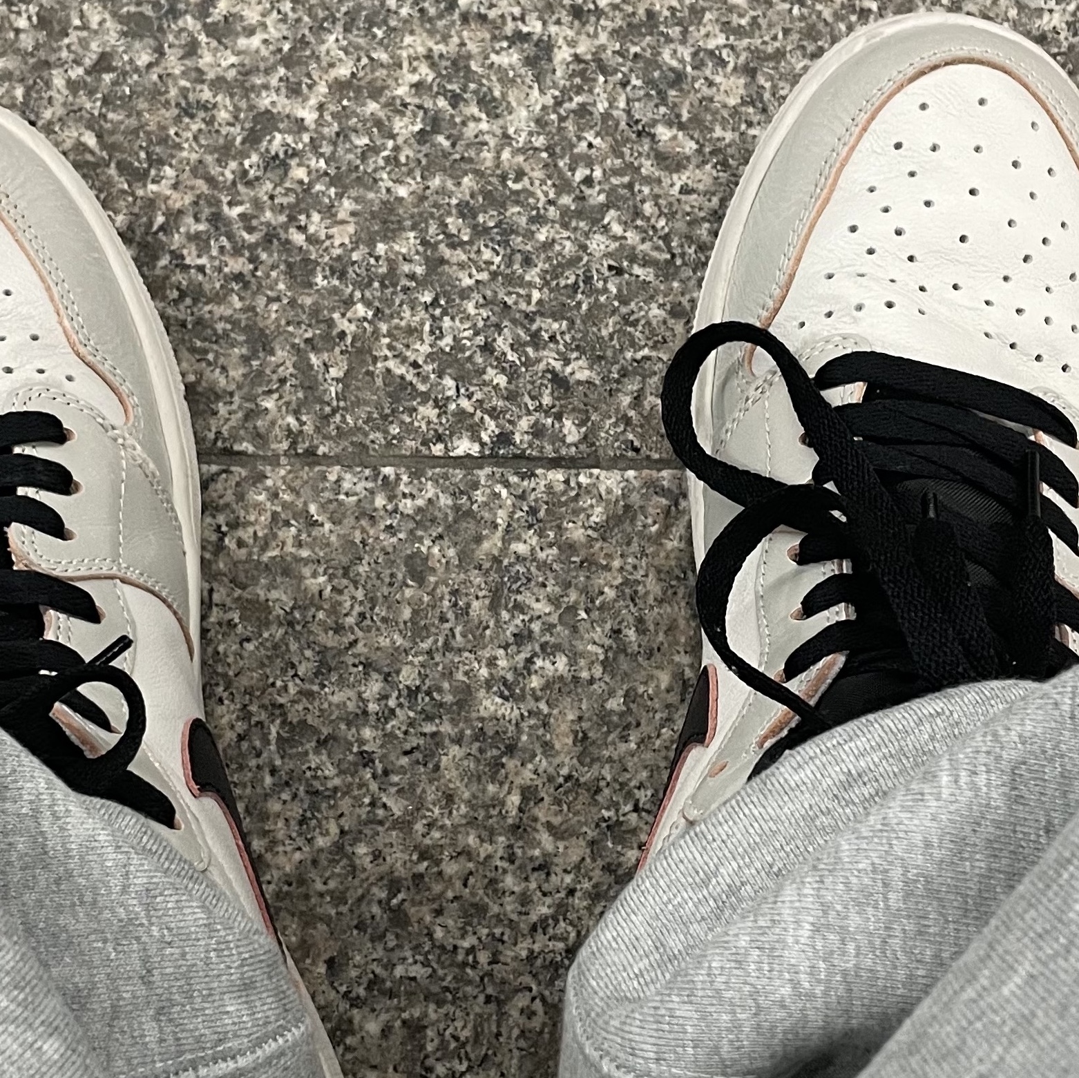 Jordan 1 Retro High OG Defiant SB NYC to Paris, Nike x Stussy NRG ZR Fleece Pants Heather Grey - US/EU 착용 스타일 - 2