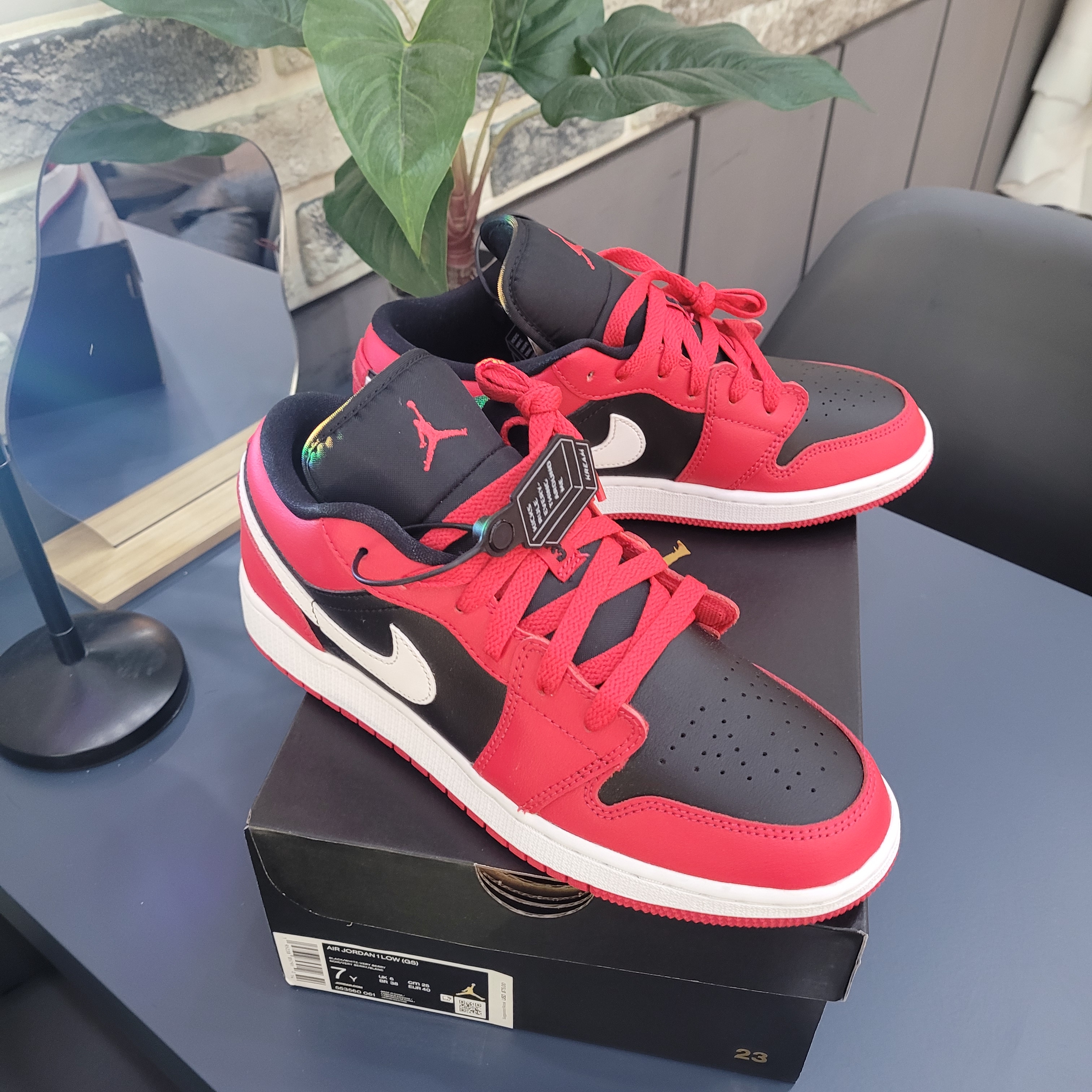 (GS) Jordan 1 Low Black Very Berry 착용 스타일 - 2