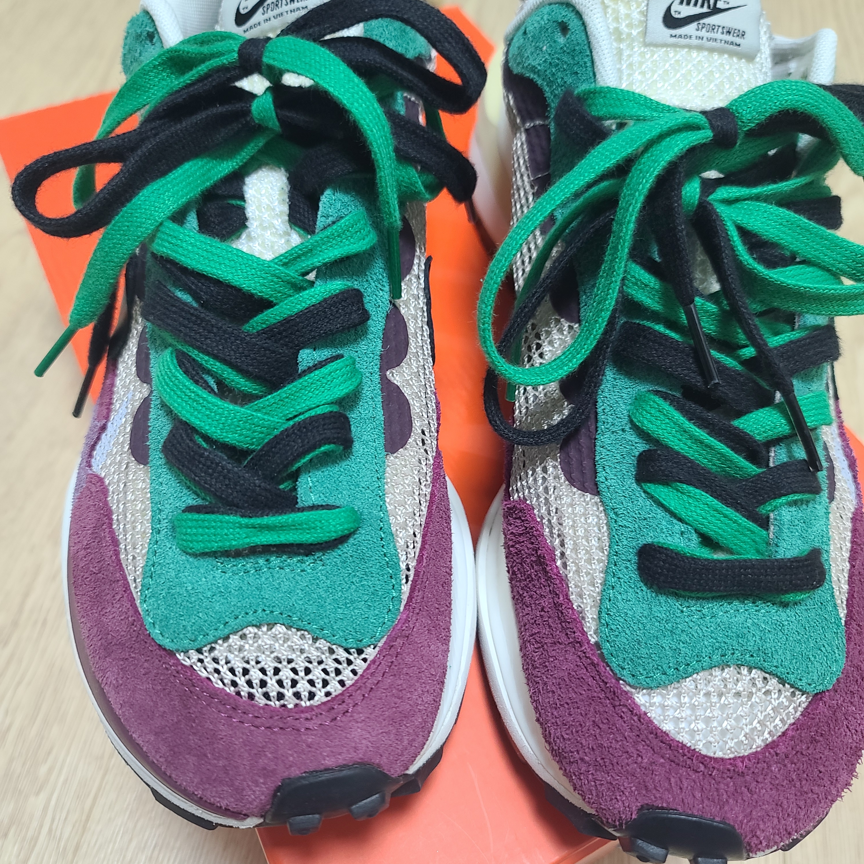Nike x Sacai VaporWaffle String & Black Villain Red 착용 스타일