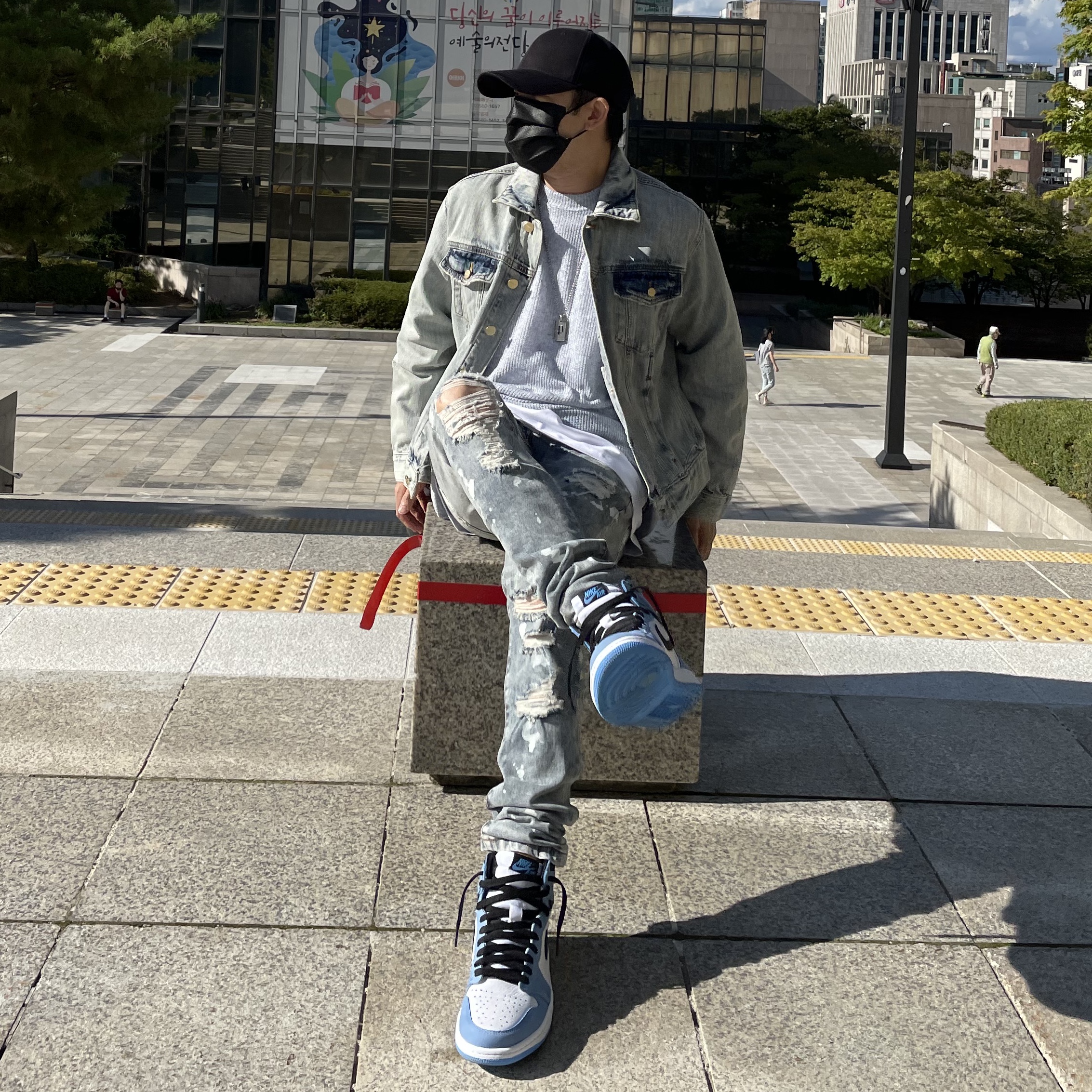 Jordan 1 Retro High OG University Blue, Essentials Denim Trucker Jacket Light Indigo - 20FW 착용 스타일 - 3