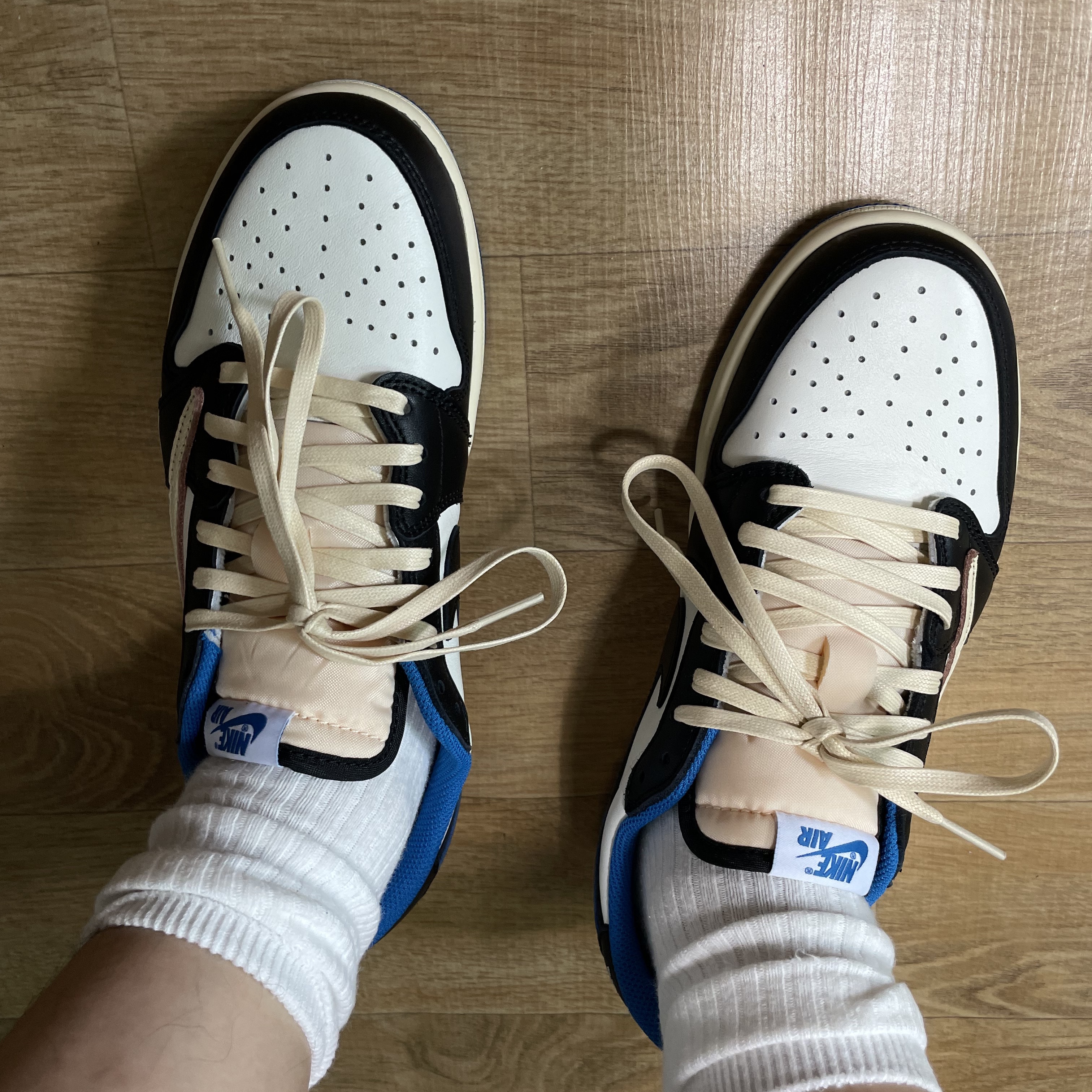 Jordan 1 x Travis Scott x Fragment Retro Low OG SP Military Blue 착용 스타일 - 1