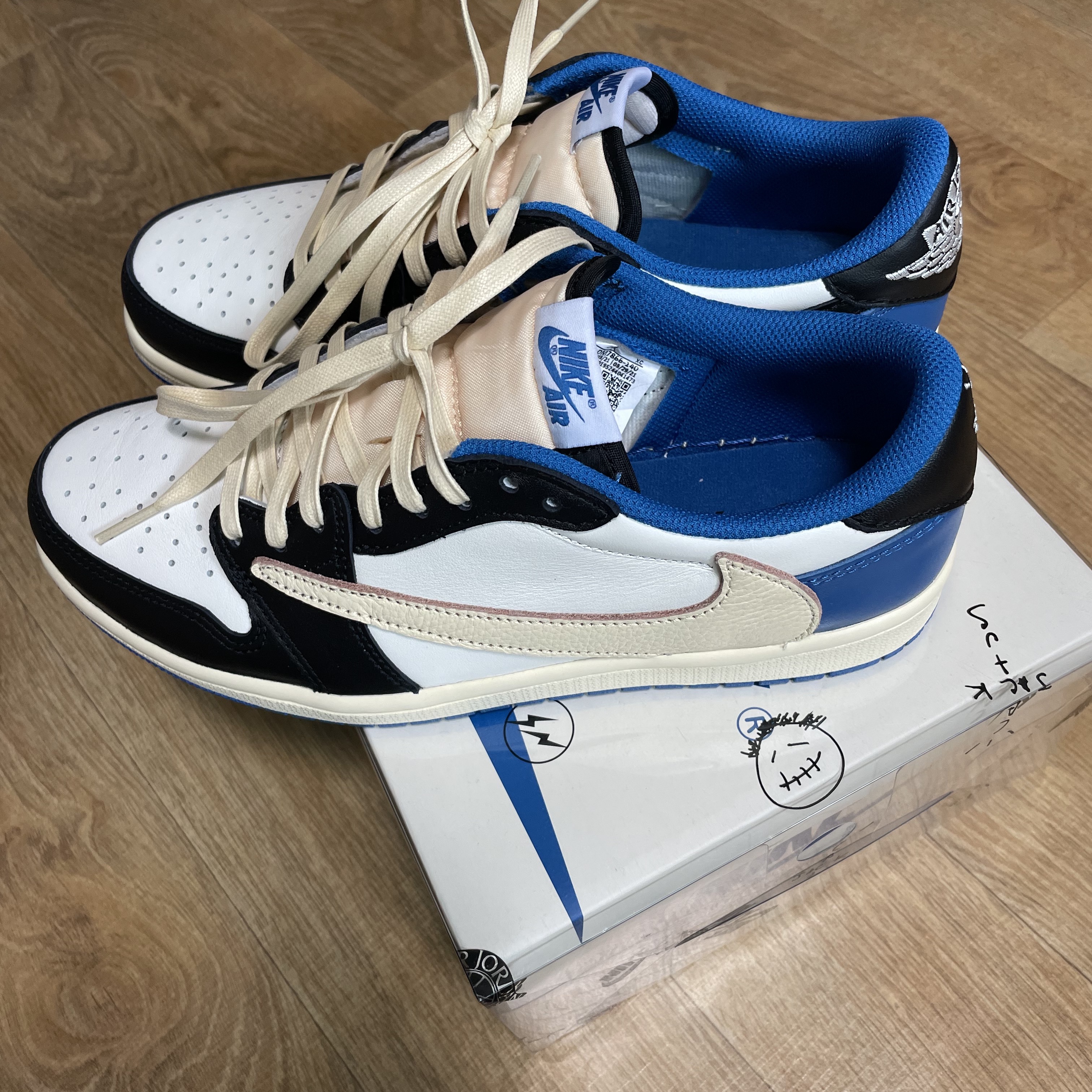 Jordan 1 x Travis Scott x Fragment Retro Low OG SP Military Blue 착용 스타일 - 2