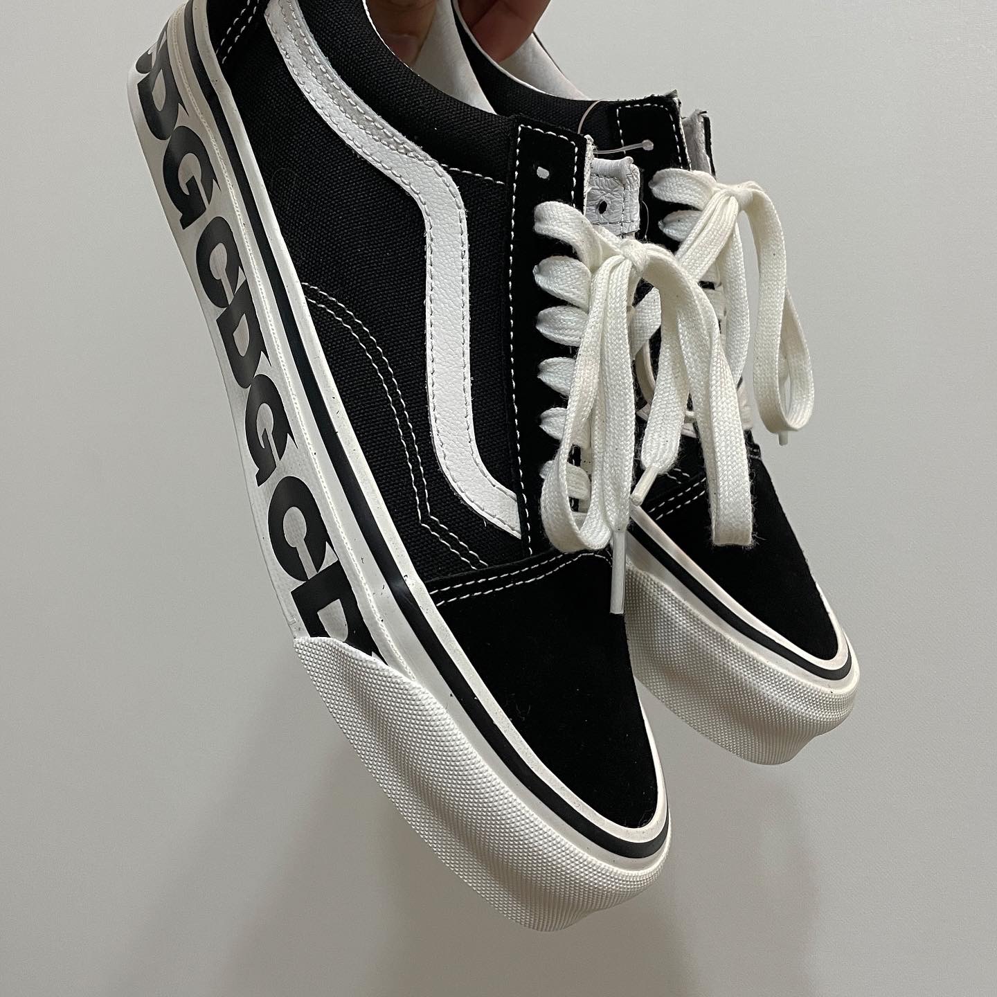 Vans Vault x CDG OG Old Skool LX Side Wall 착용 스타일 - 1