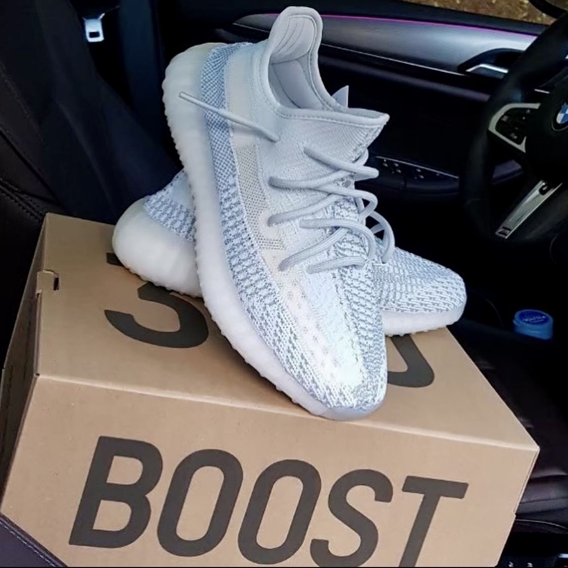 Adidas Yeezy Boost 350 V2 Cloud White - Non-Reflective 착용 스타일 - 1