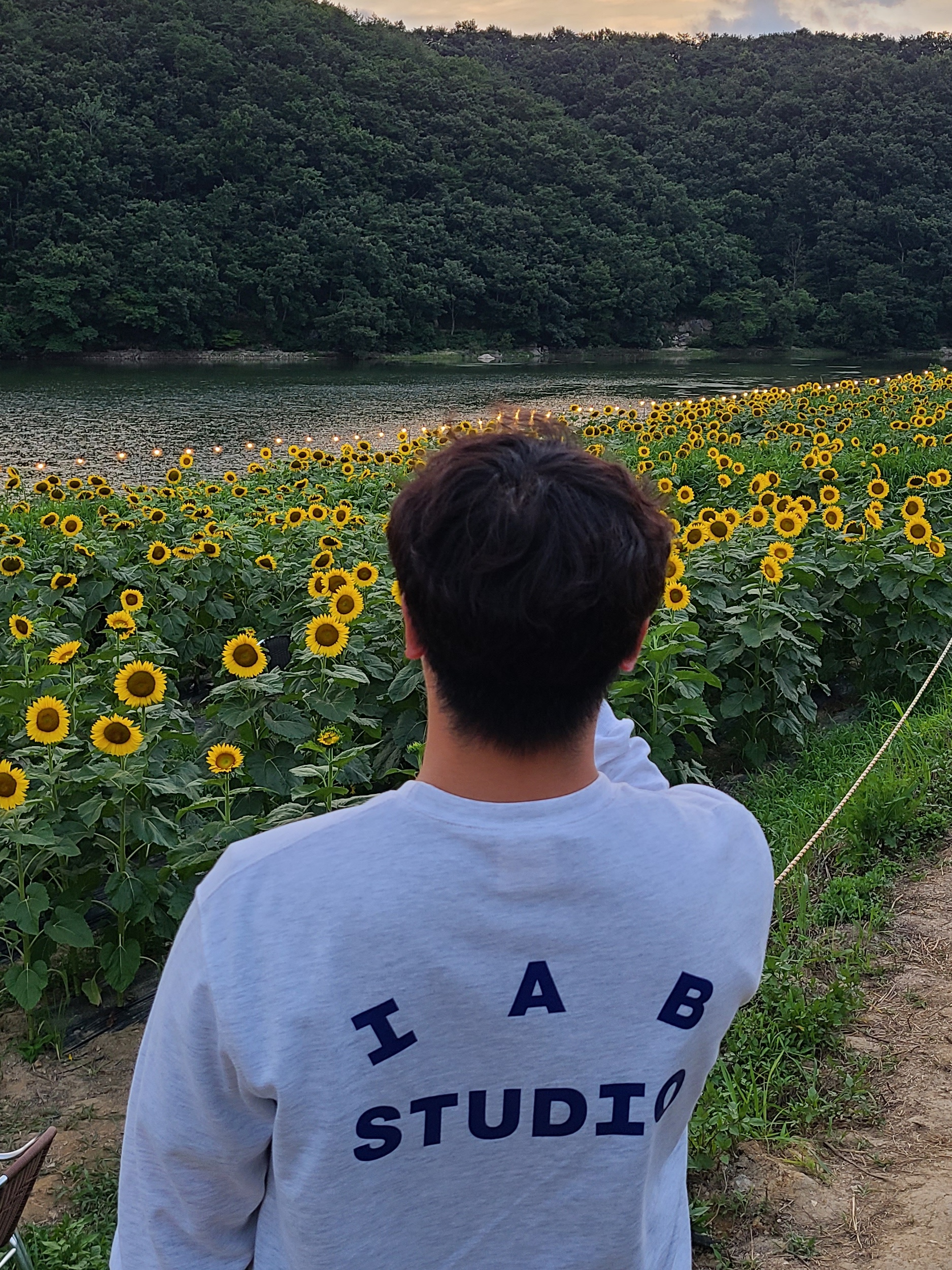 IAB Studio Long Sleeve Light Gray 착용 스타일