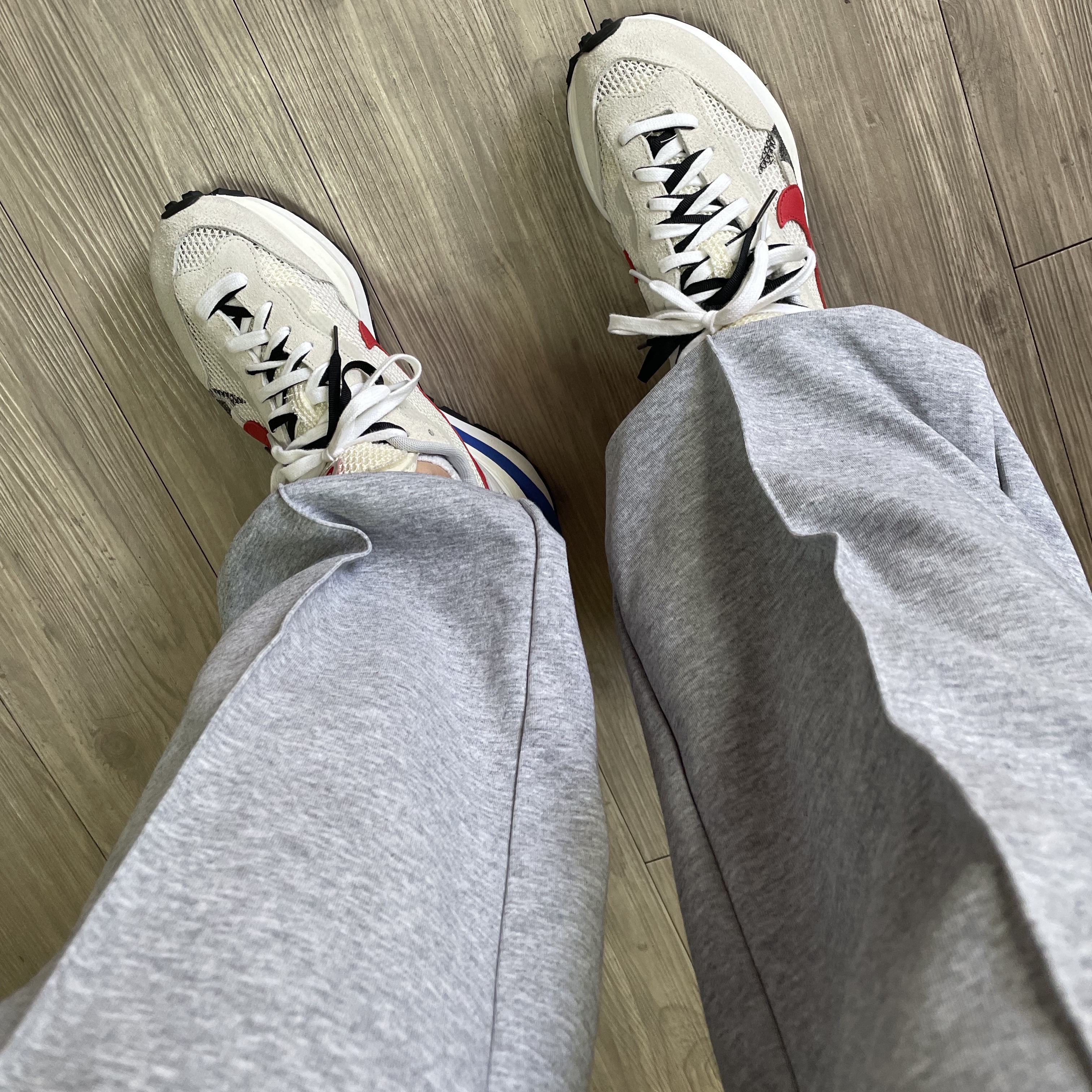 Nike x Sacai VaporWaffle Royal Fuchsia 착용 스타일 - 4