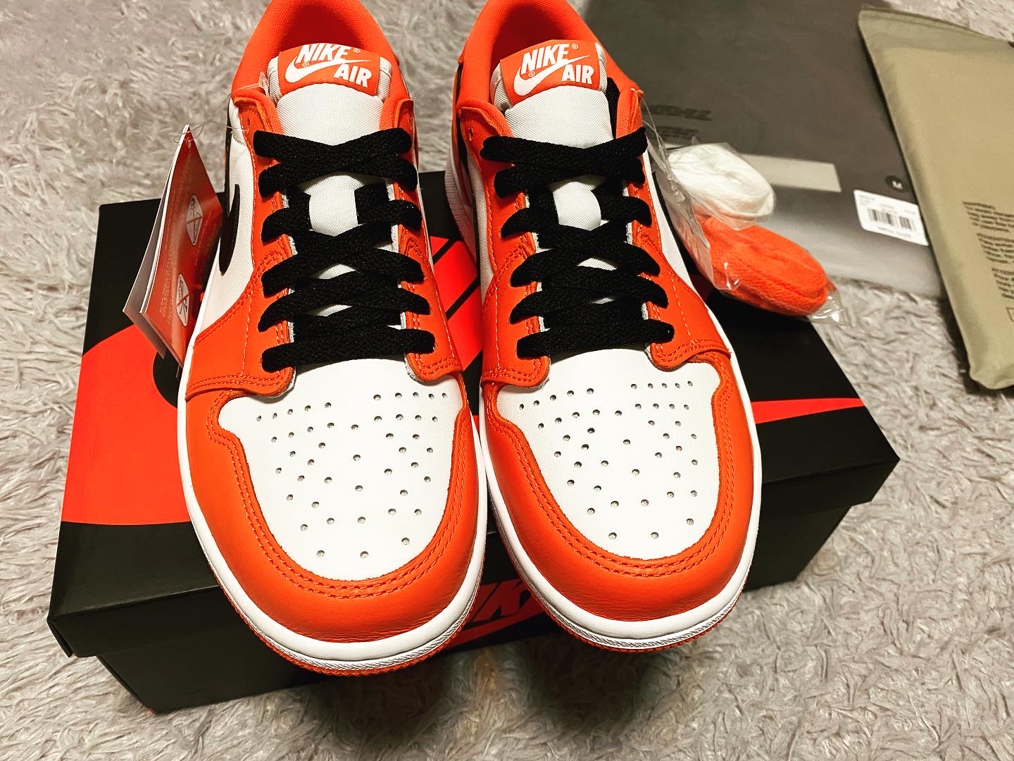 Jordan 1 Low OG Starfish 착용 스타일 - 2
