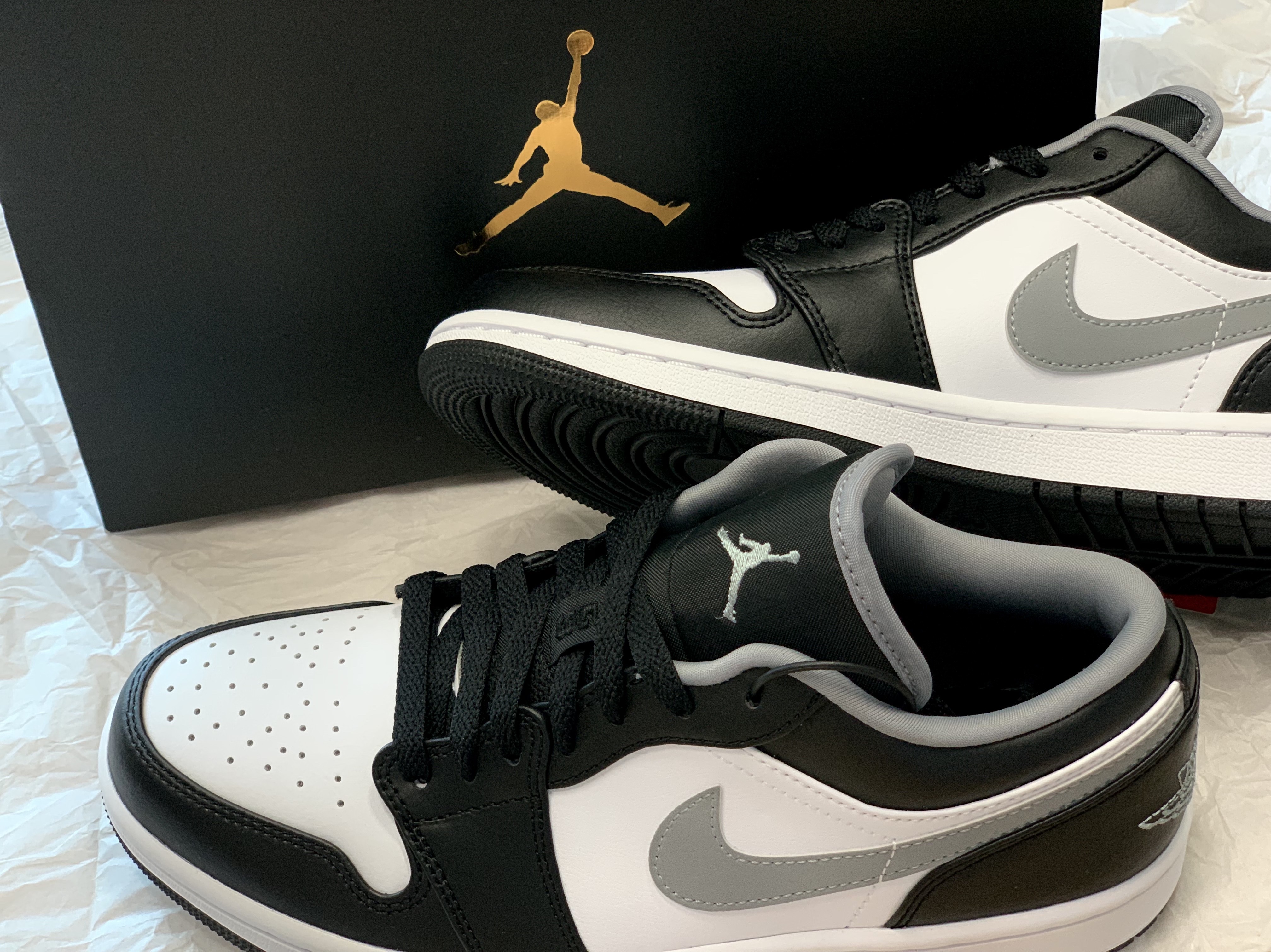 Jordan 1 Low Black Particle Grey 착용 스타일 - 1