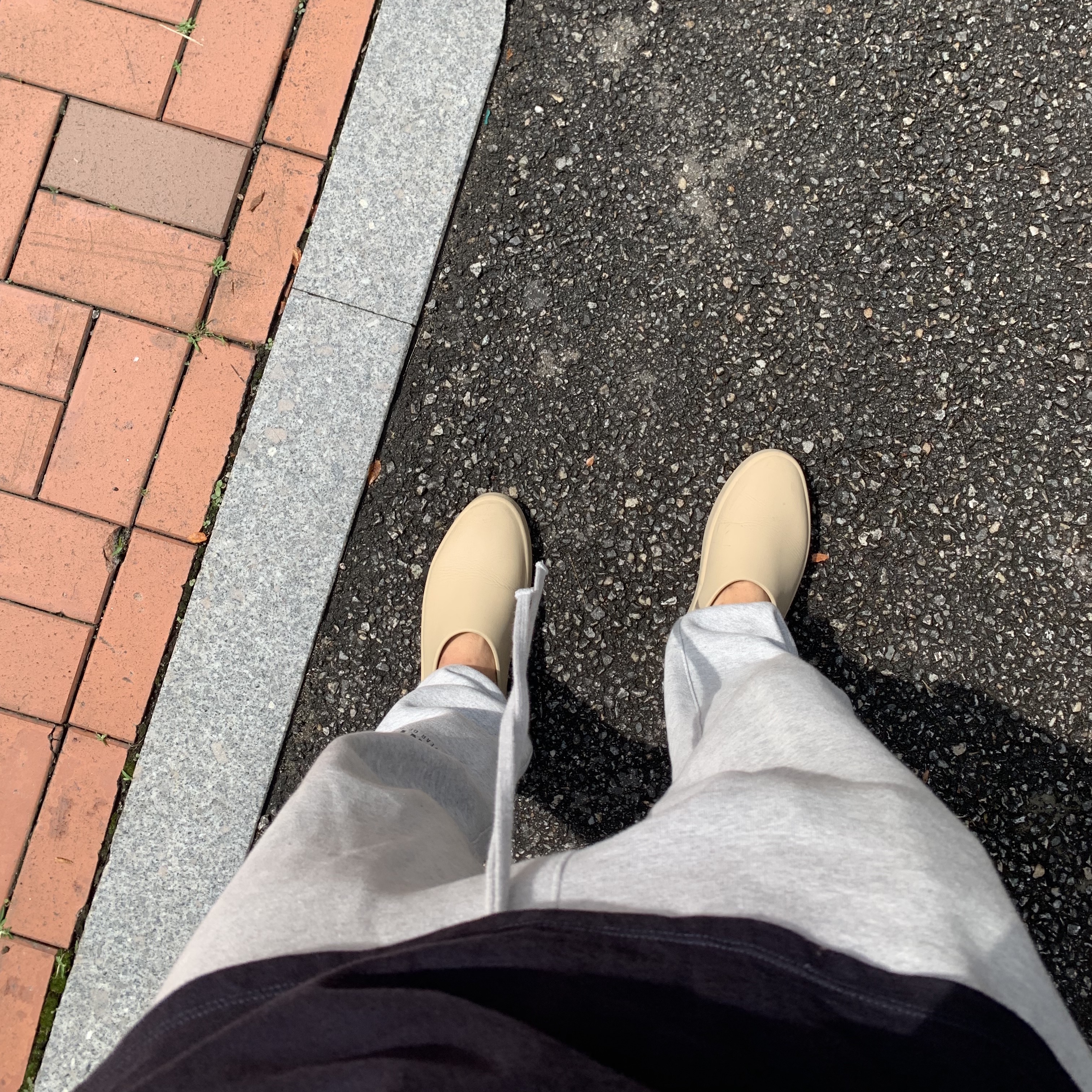 Fear of God The California Almond, Essentials Sweatpants Heather Grey - 20FW 착용 스타일