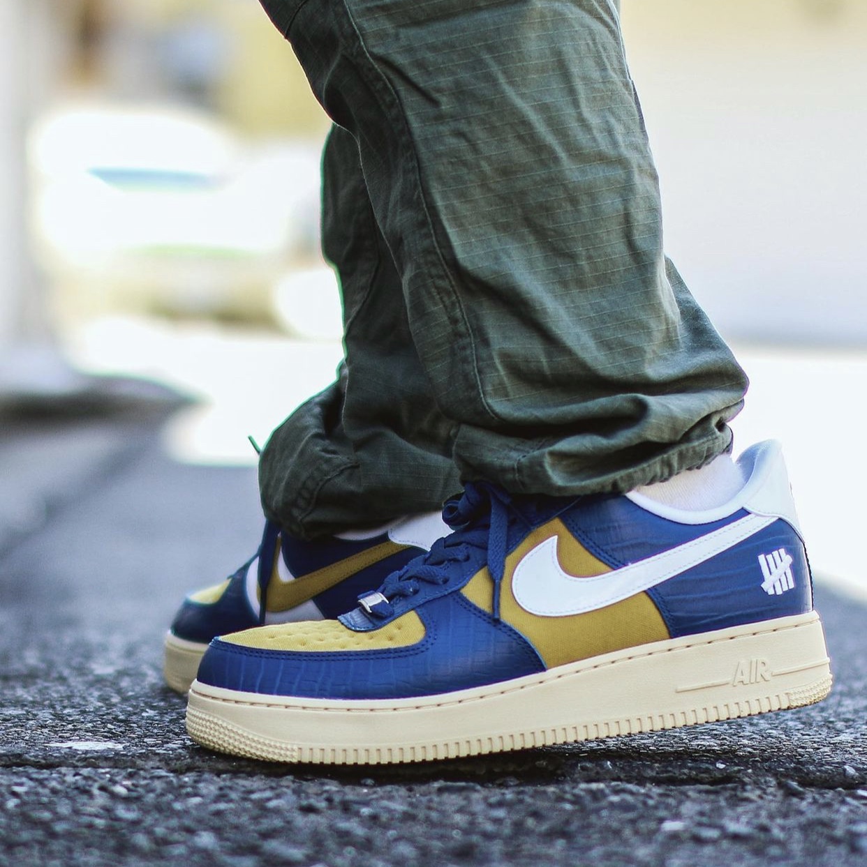 Nike x Undefeated Air Force 1 Low SP 5 On It Court Blue 착용 스타일 - 1