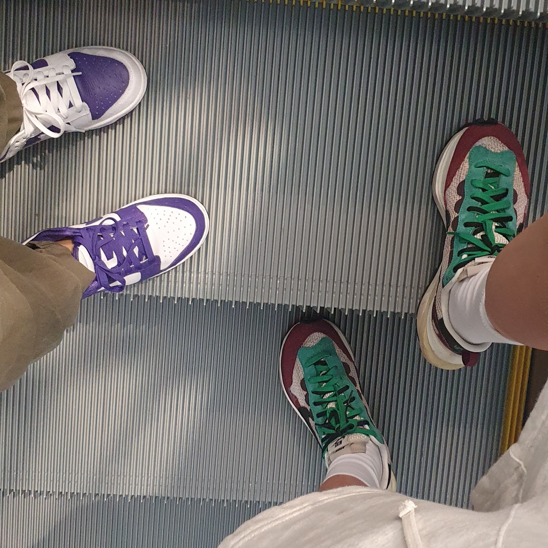 (W) Nike Dunk Low SE Flip, Nike x Sacai VaporWaffle String & Black Villain Red 착용 스타일