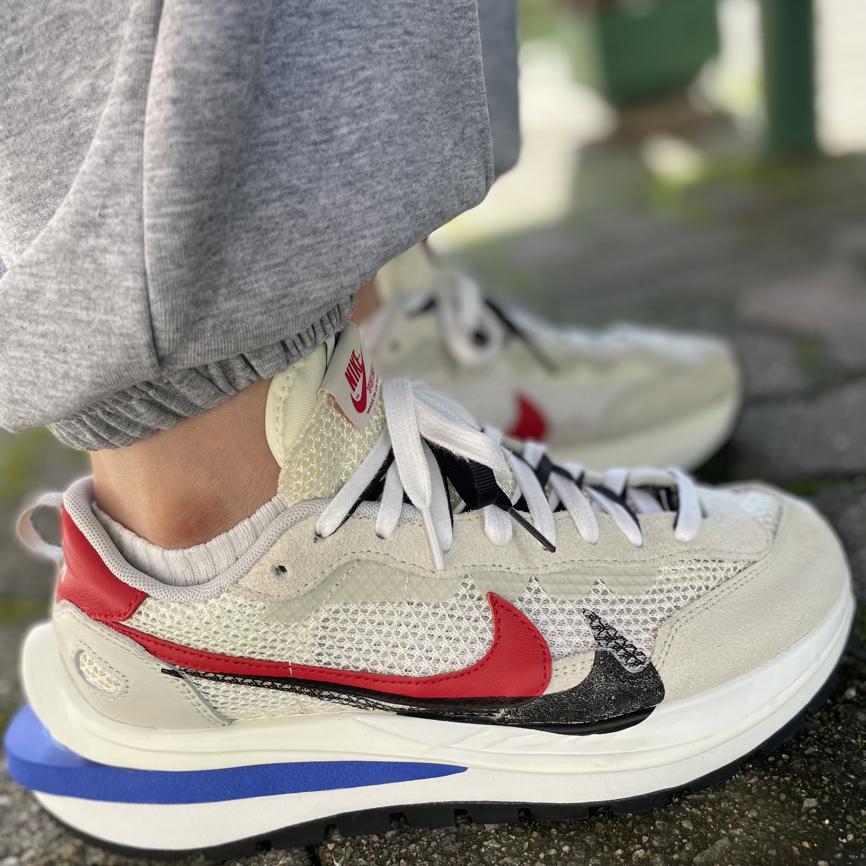 Nike x Sacai VaporWaffle Royal Fuchsia 착용 스타일 - 3