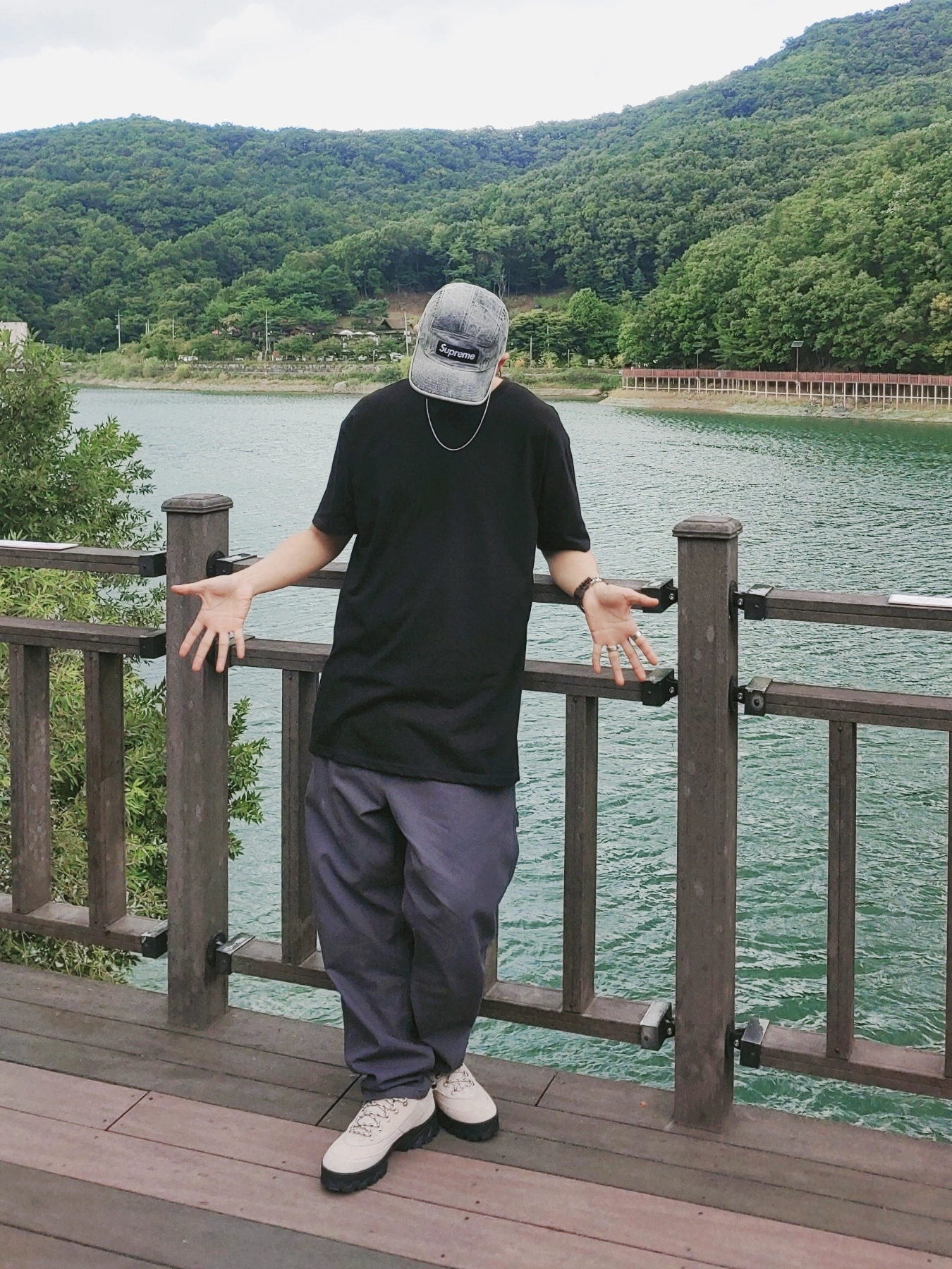 Supreme Spray Canvas Camp Cap Black - 21SS, (W) Nike Lahar Low Fossil Stone 착용 스타일