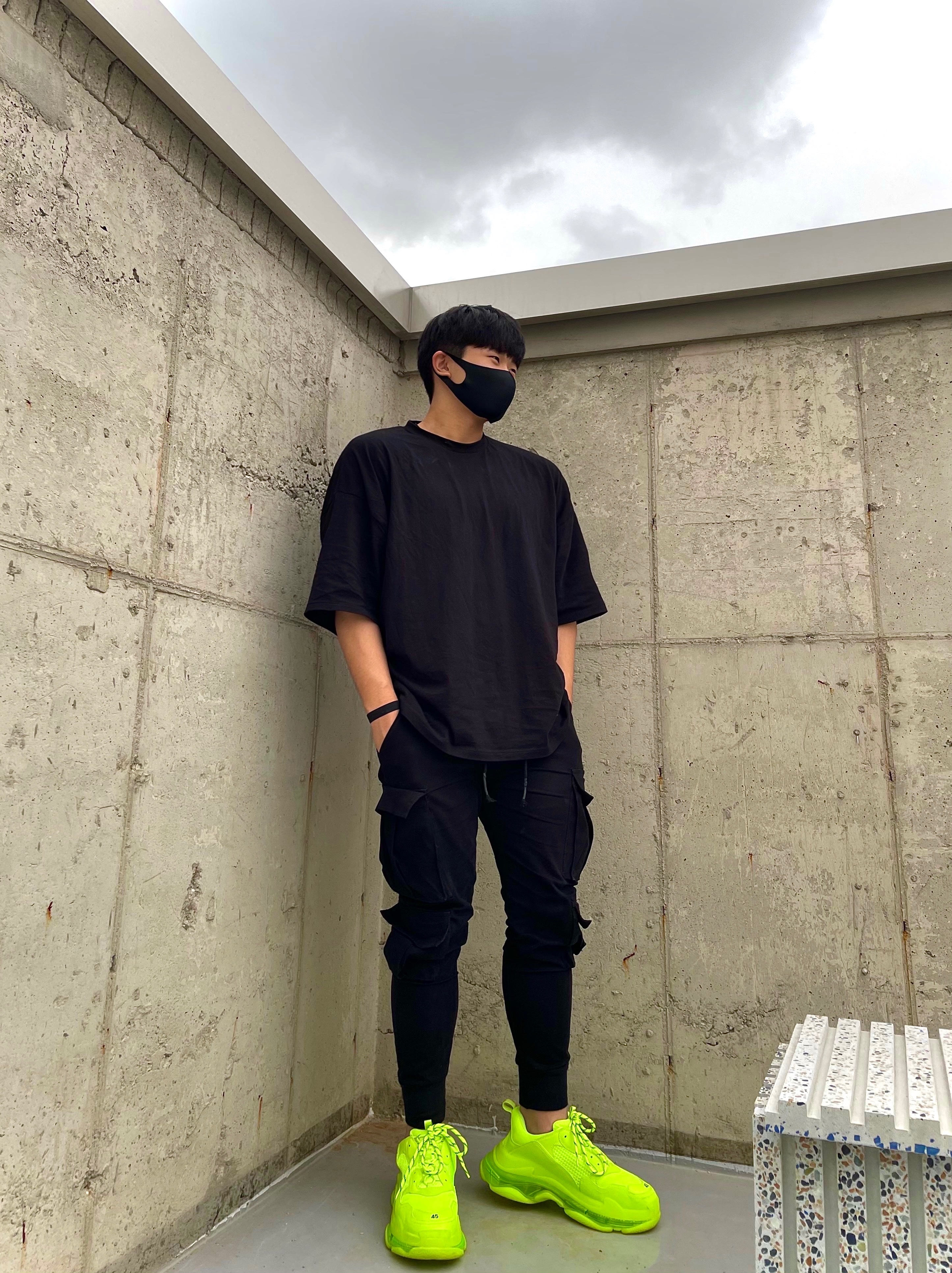 Balenciaga Triple S Clear Sole Neon Green 2019 착용 스타일