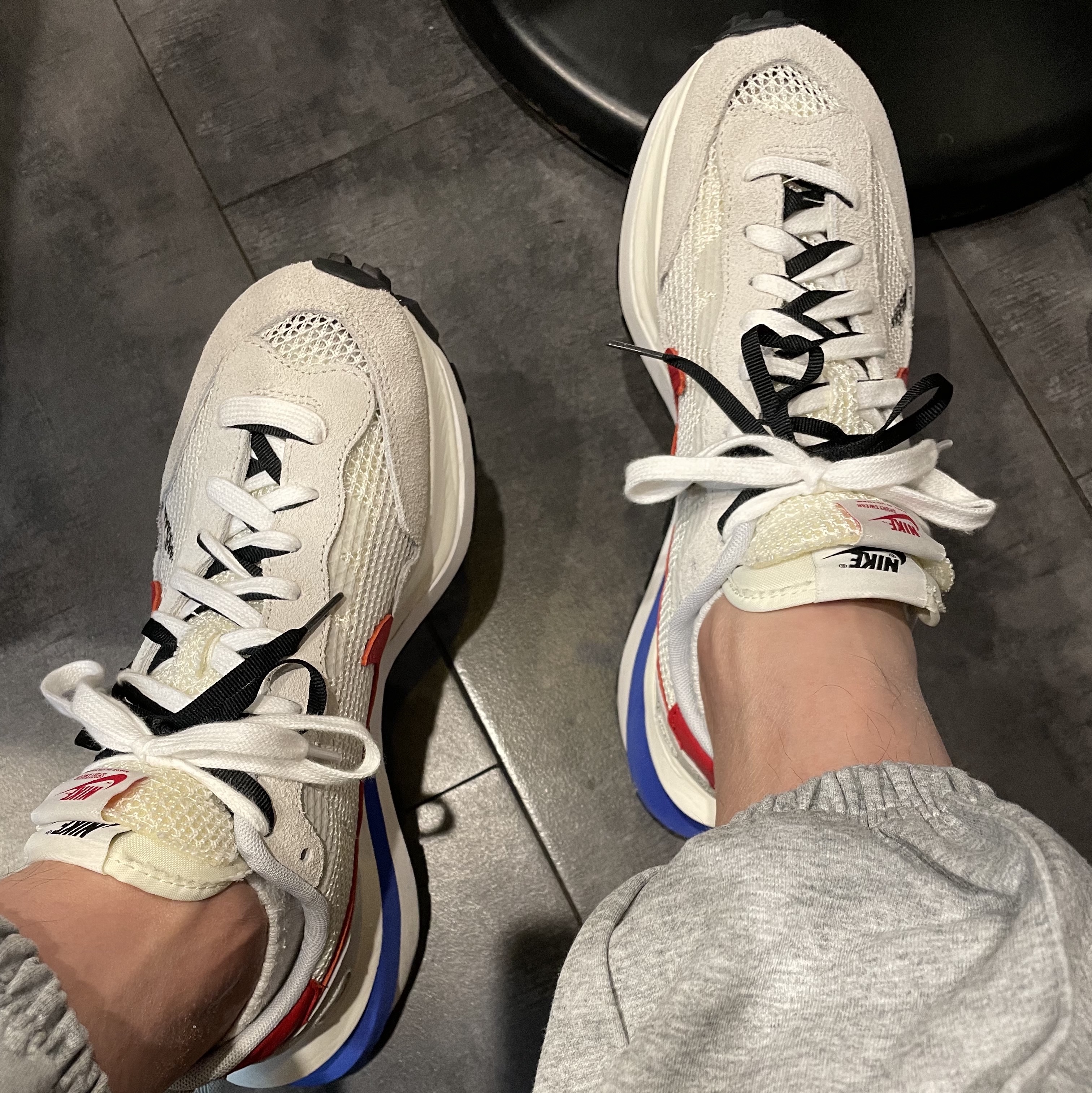 Nike x Sacai VaporWaffle Royal Fuchsia 착용 스타일 - 2