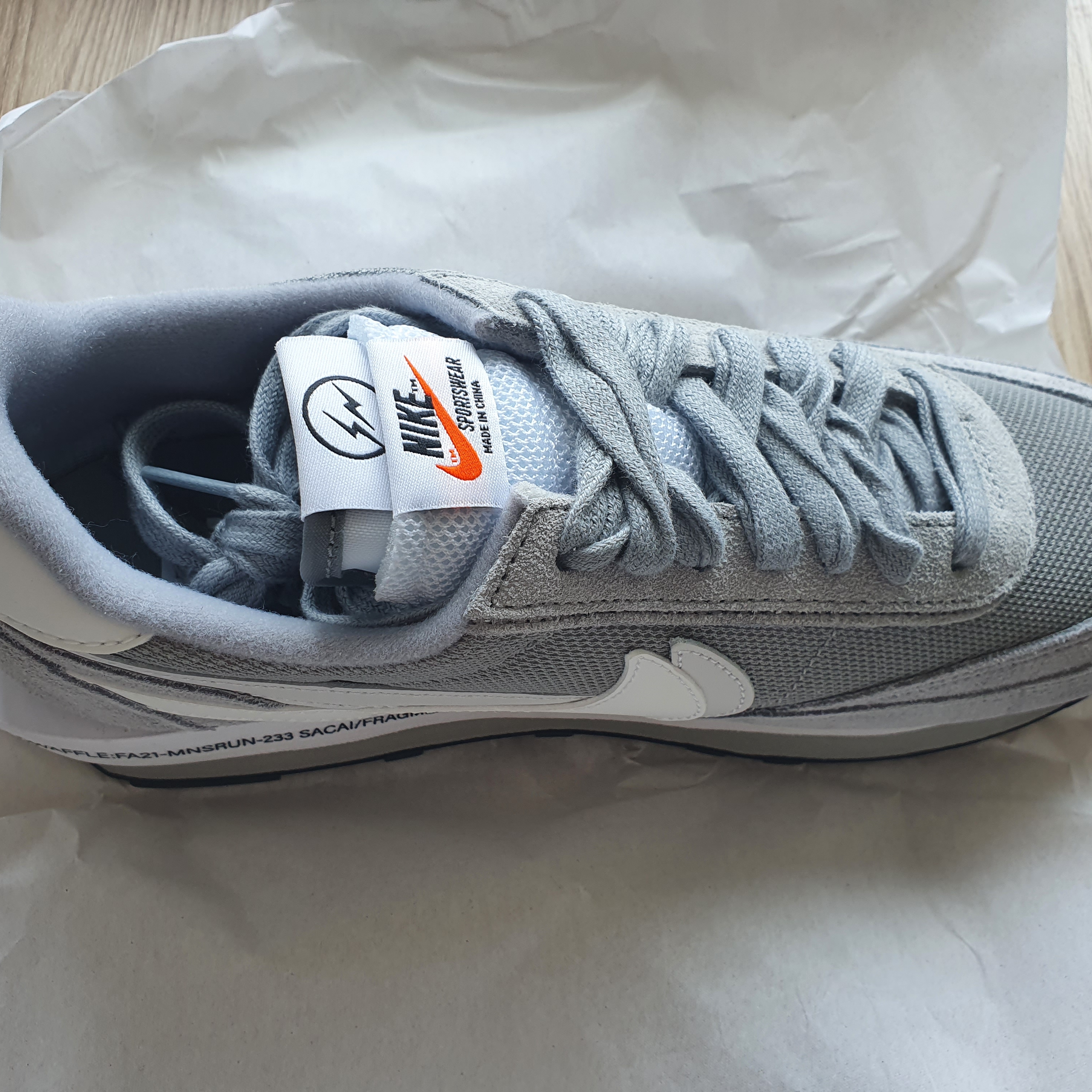 Nike x Sacai x Fragment LDWaffle Light Smoke Grey 착용 스타일 - 5