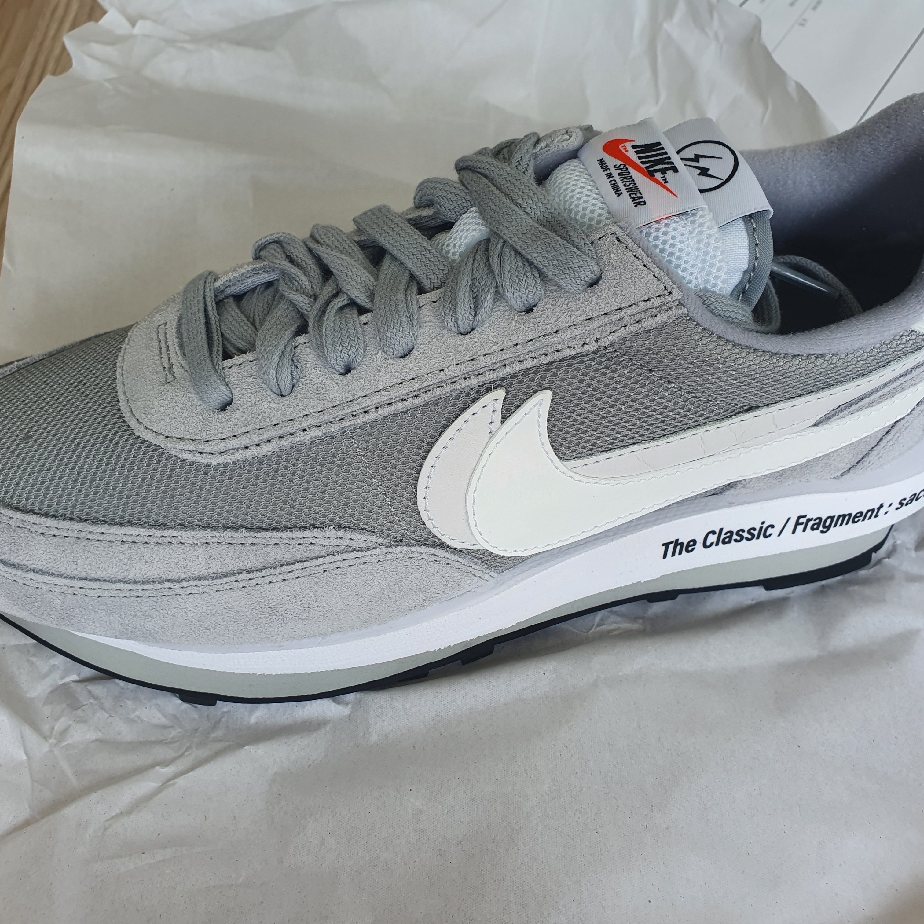Nike x Sacai x Fragment LDWaffle Light Smoke Grey 착용 스타일 - 3
