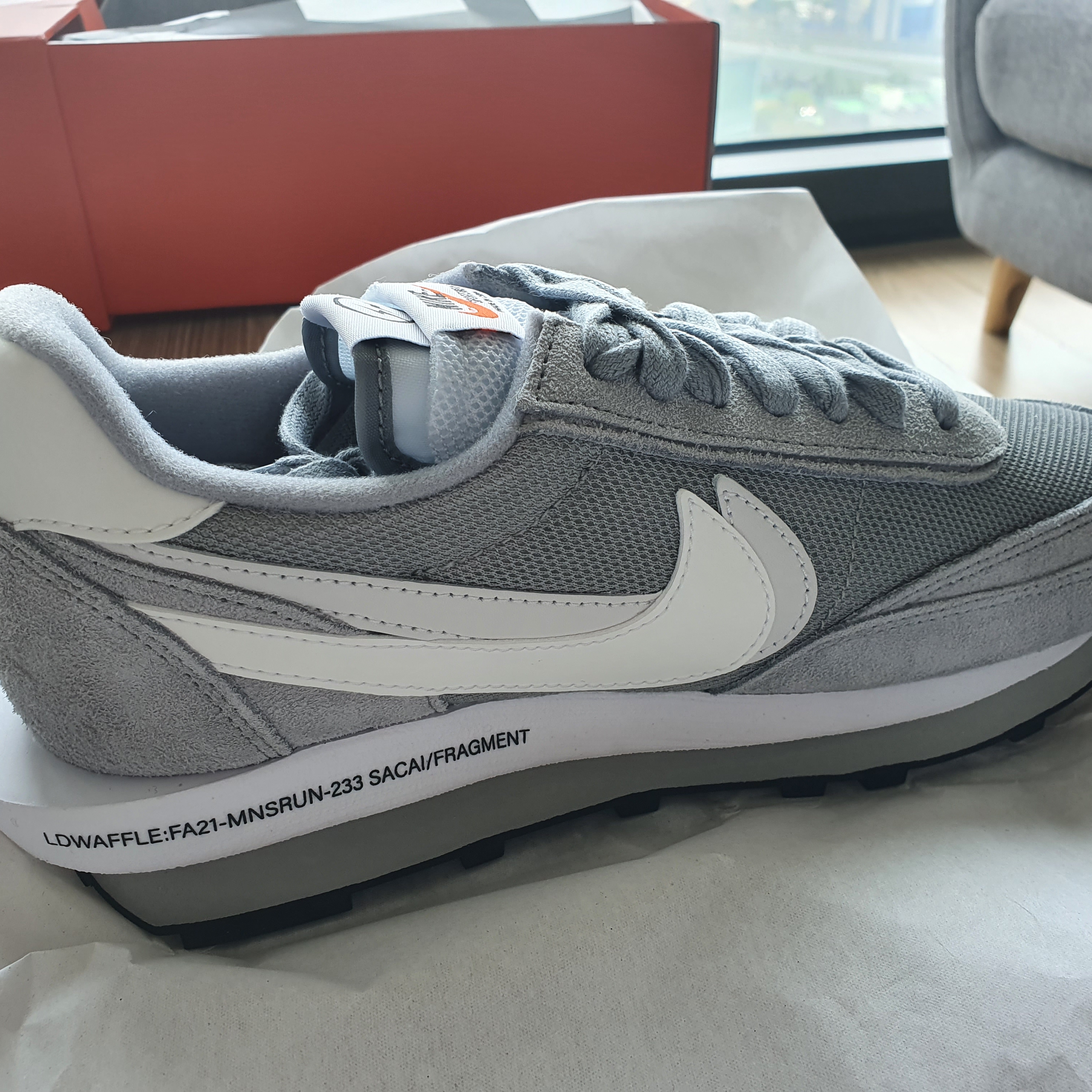 Nike x Sacai x Fragment LDWaffle Light Smoke Grey 착용 스타일 - 4