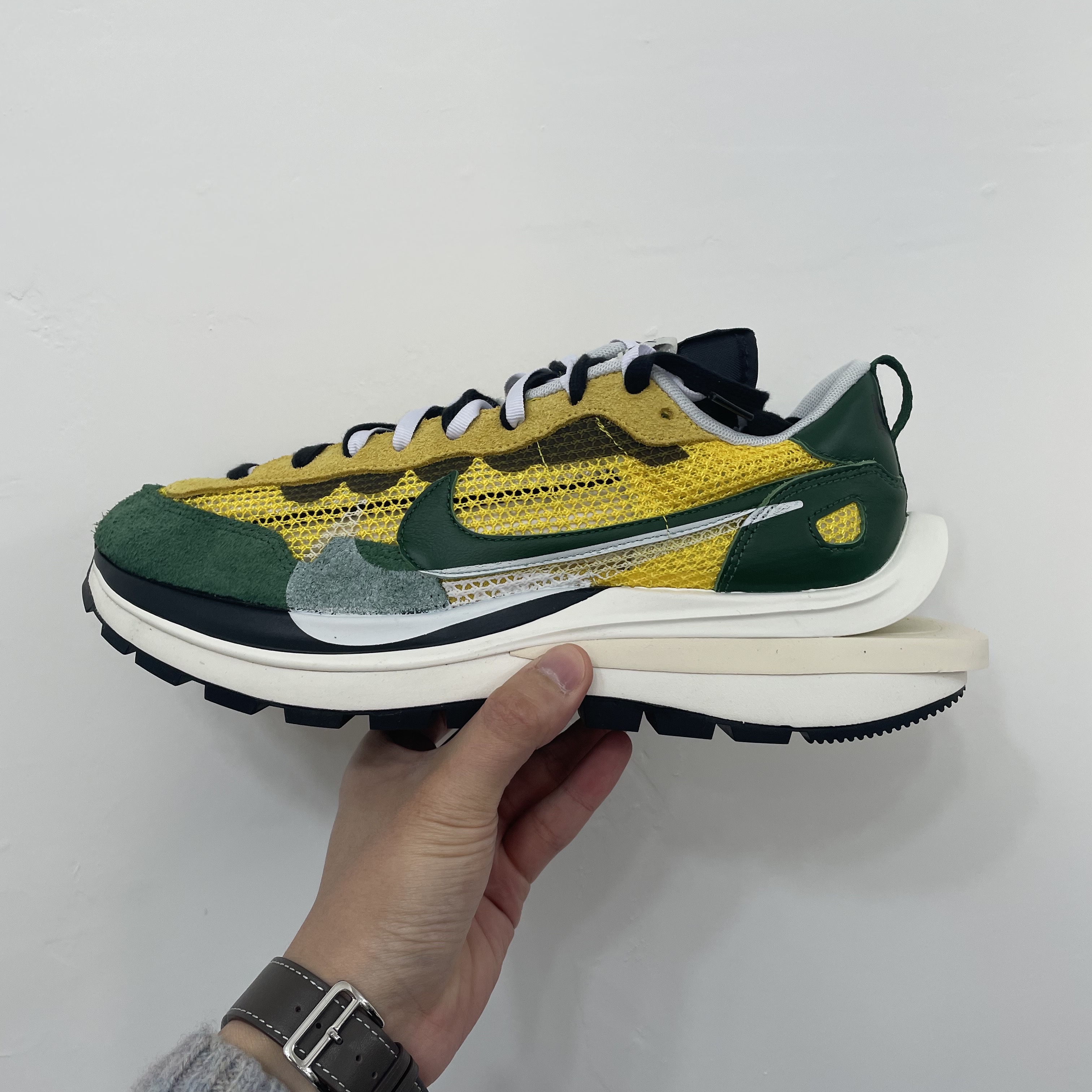 Nike x Sacai VaporWaffle Tour Yellow & Gorge Green Sail 착용 스타일