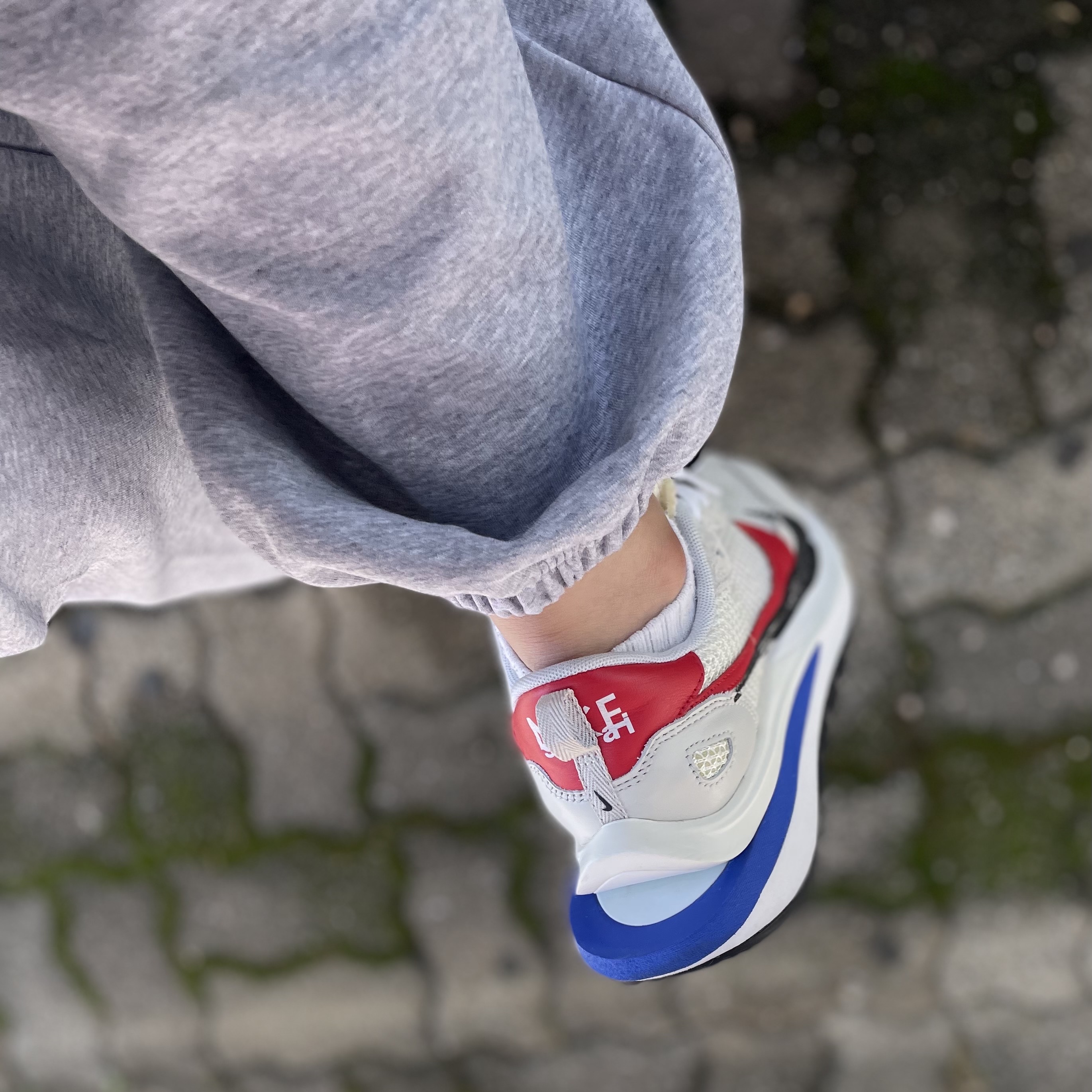 Nike x Sacai VaporWaffle Royal Fuchsia 착용 스타일 - 1
