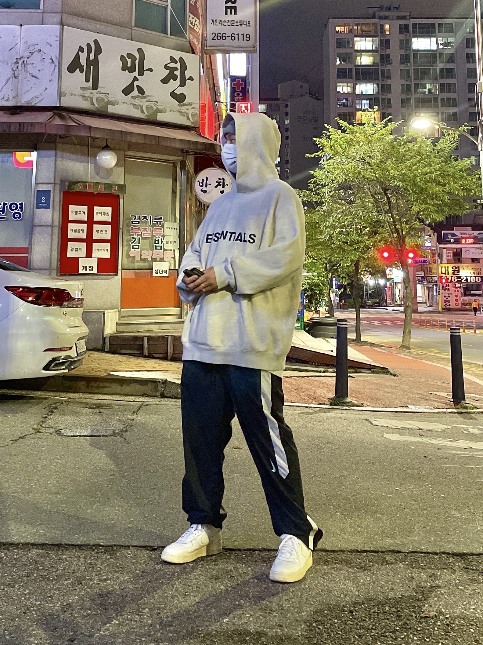 Essentials 3D Silicon Applique Pullover Hoodie Oatmeal/Oatmeal Heather/Light Heather Oatmeal 2020, Nike Air Force 1 '07 LV8 Timeless Classic 착용 스타일