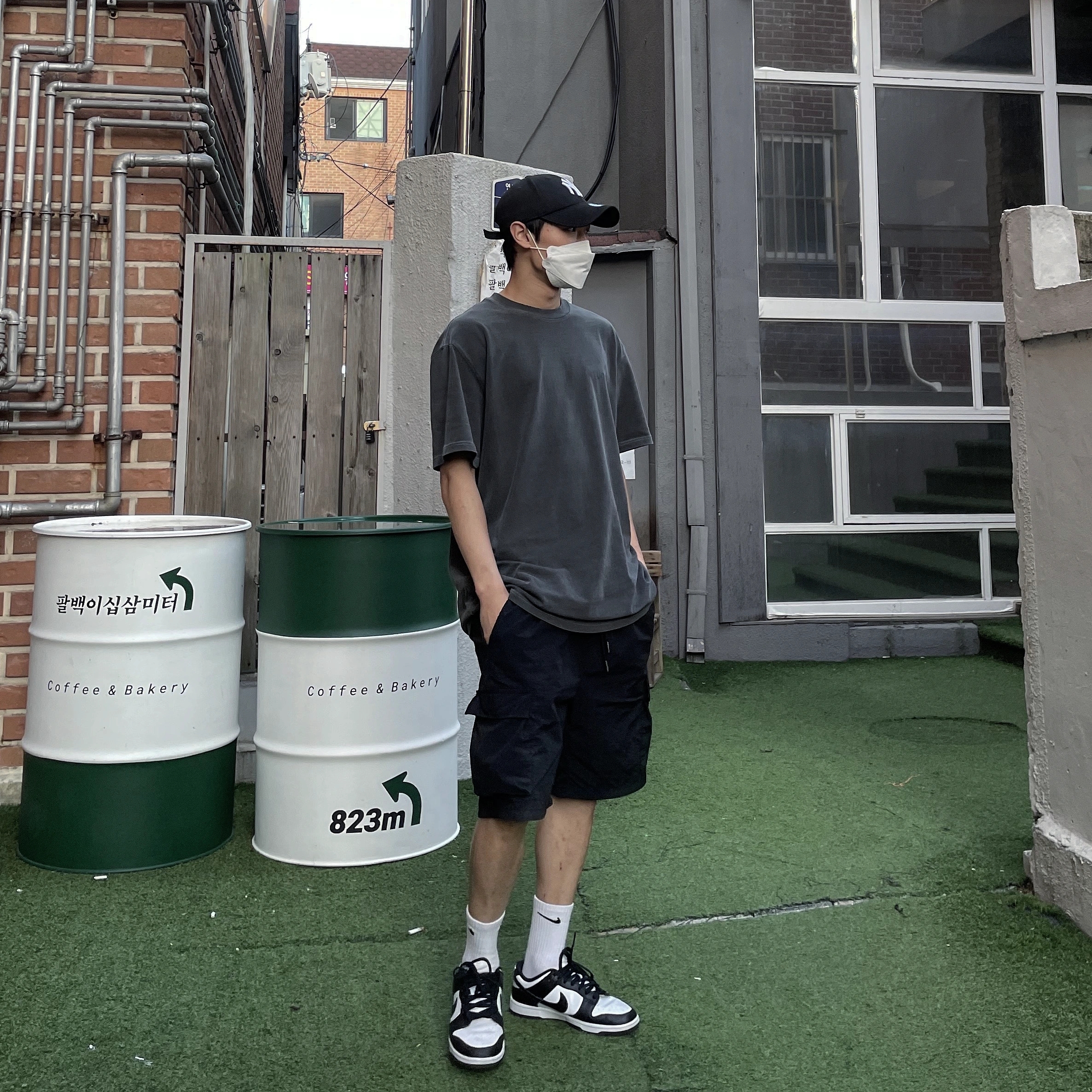 Nike Dunk Low Retro Black, IAB Studio Pigment T-Shirt Black 착용 스타일