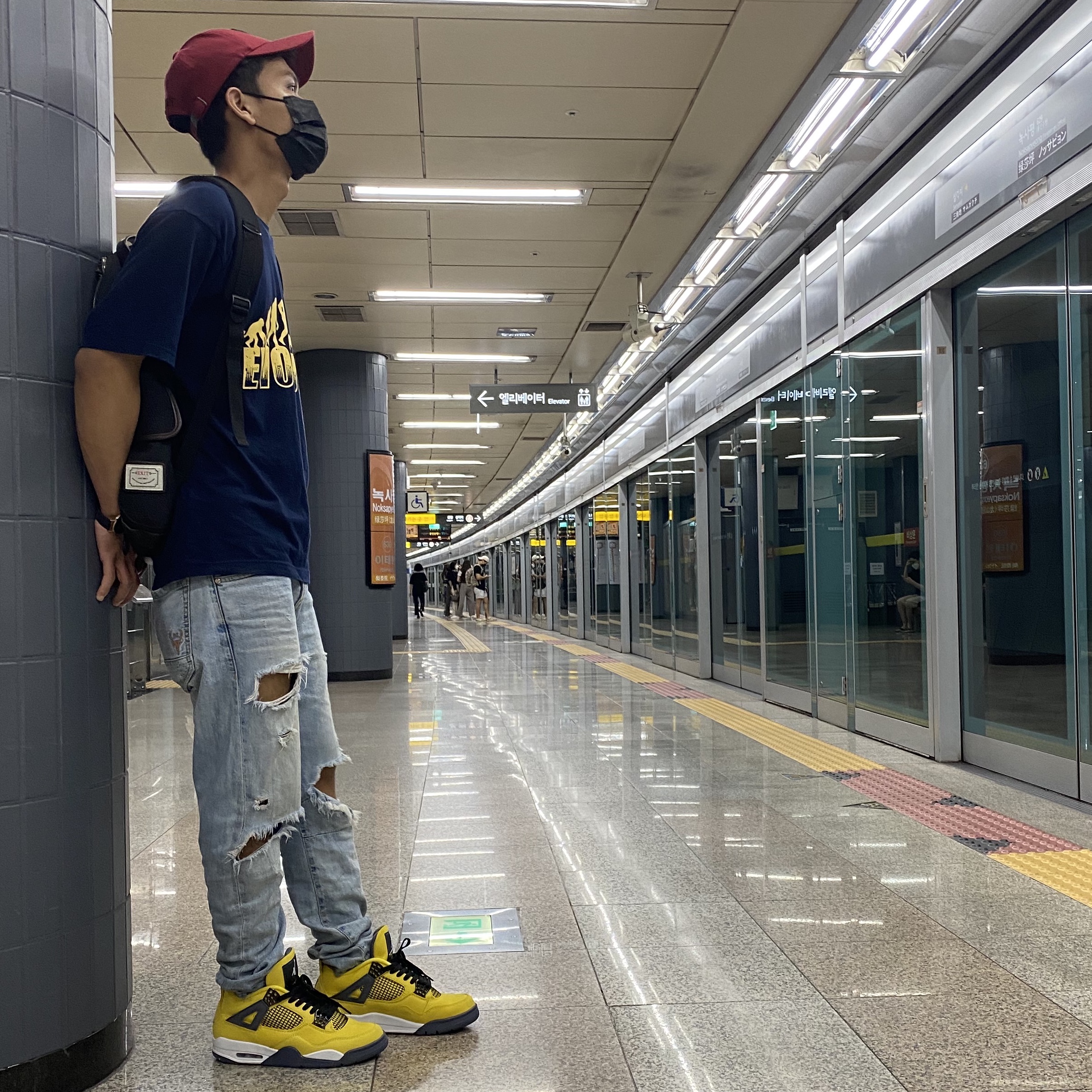 Jordan 4 Retro Tour Yellow 착용 스타일
