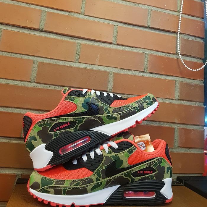 Nike Air Max 90 SP Dark Sage and Solar Red 착용 스타일 - 5