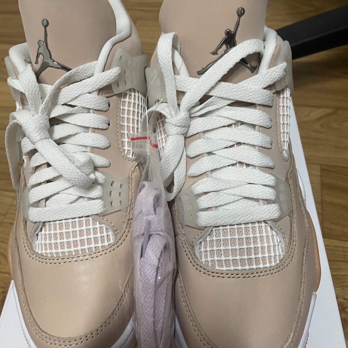 (W) Jordan 4 Retro Shimmer 착용 스타일 - 2