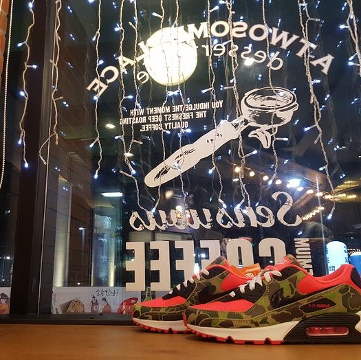 Nike Air Max 90 SP Dark Sage and Solar Red 착용 스타일 - 4