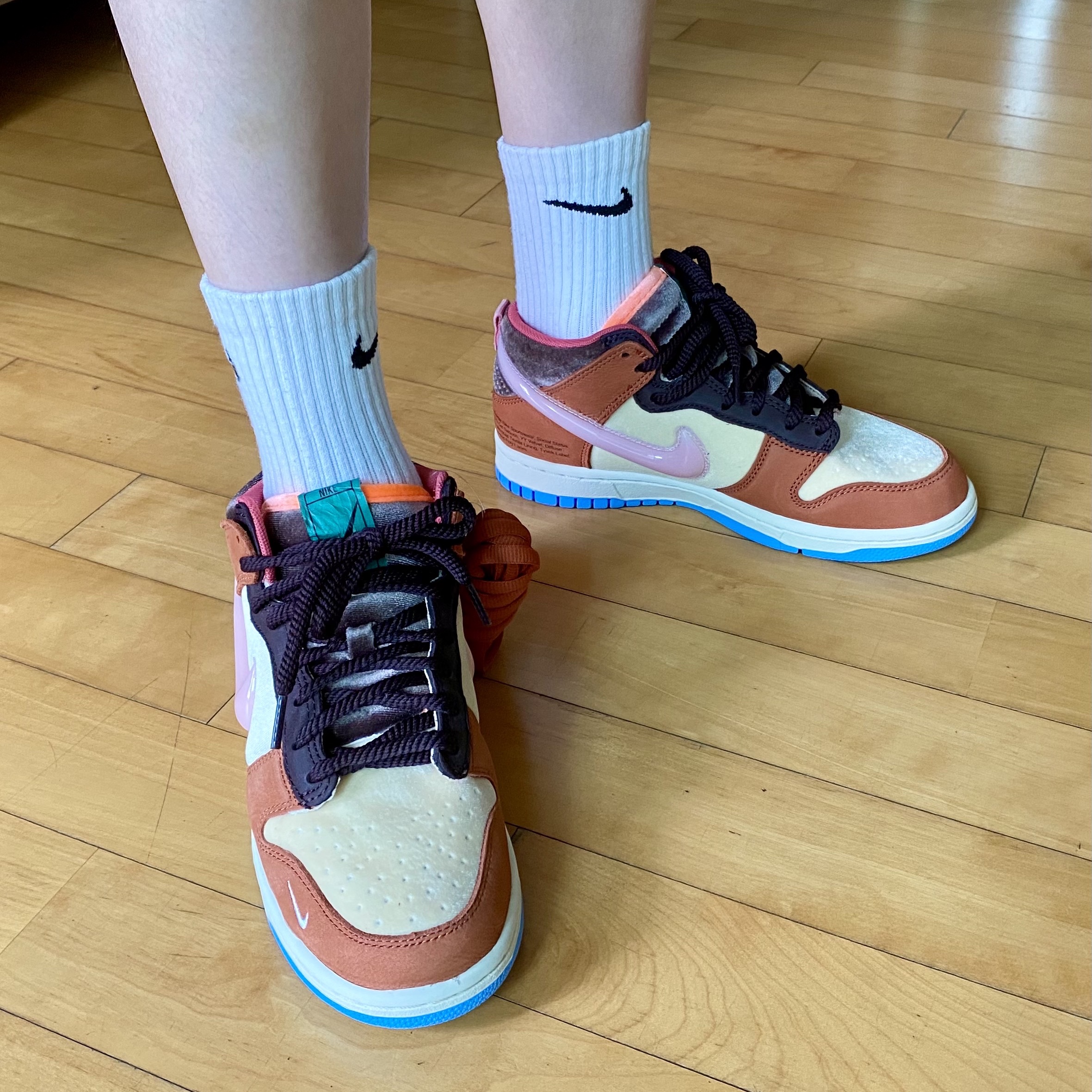 Nike x Social Status Dunk Mid Free Lunch Chocolate Milk 착용 스타일 - 2