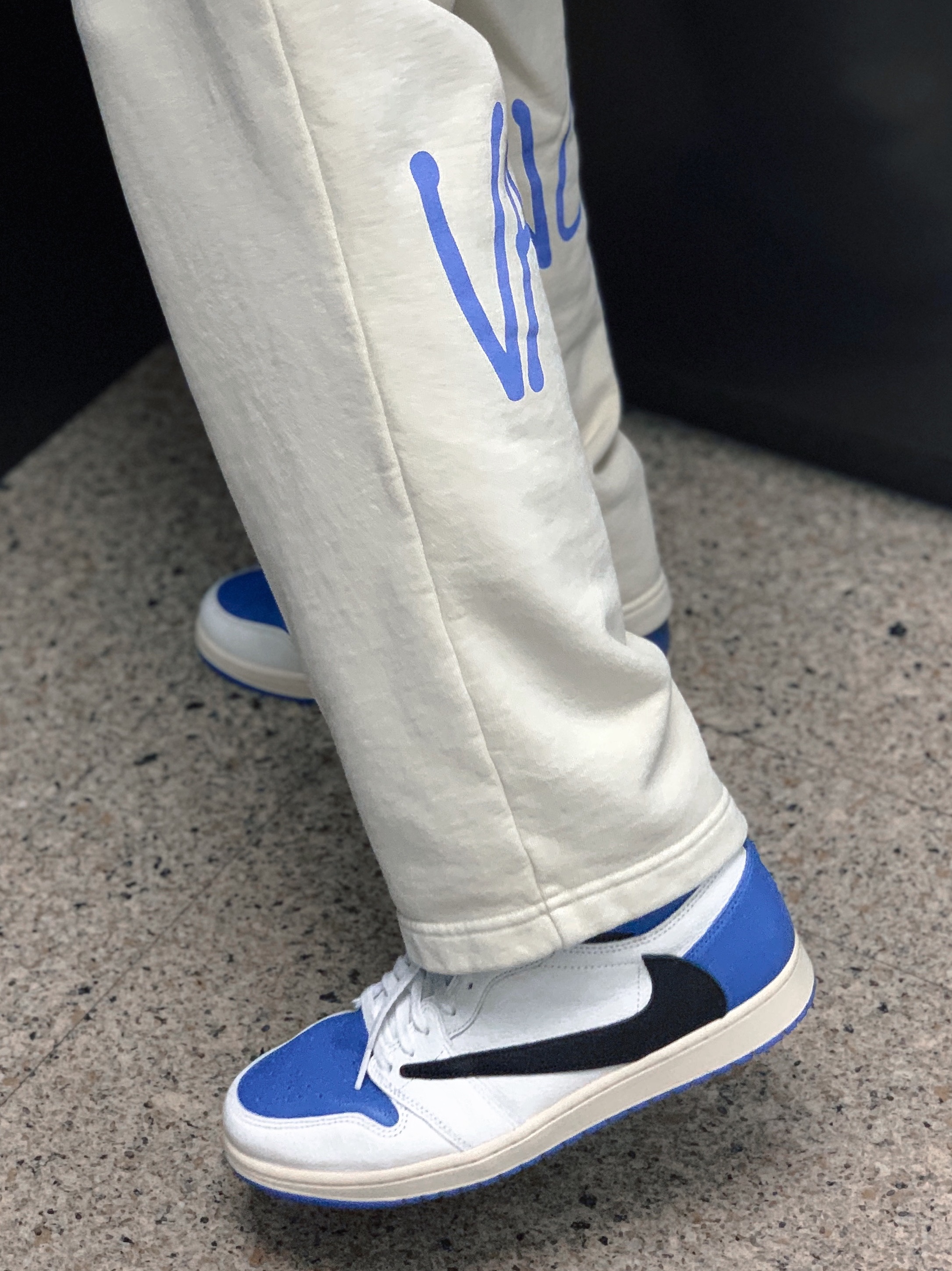 Jordan 1 x Travis Scott x Fragment Retro High OG SP Military Blue 착용 스타일 - 2