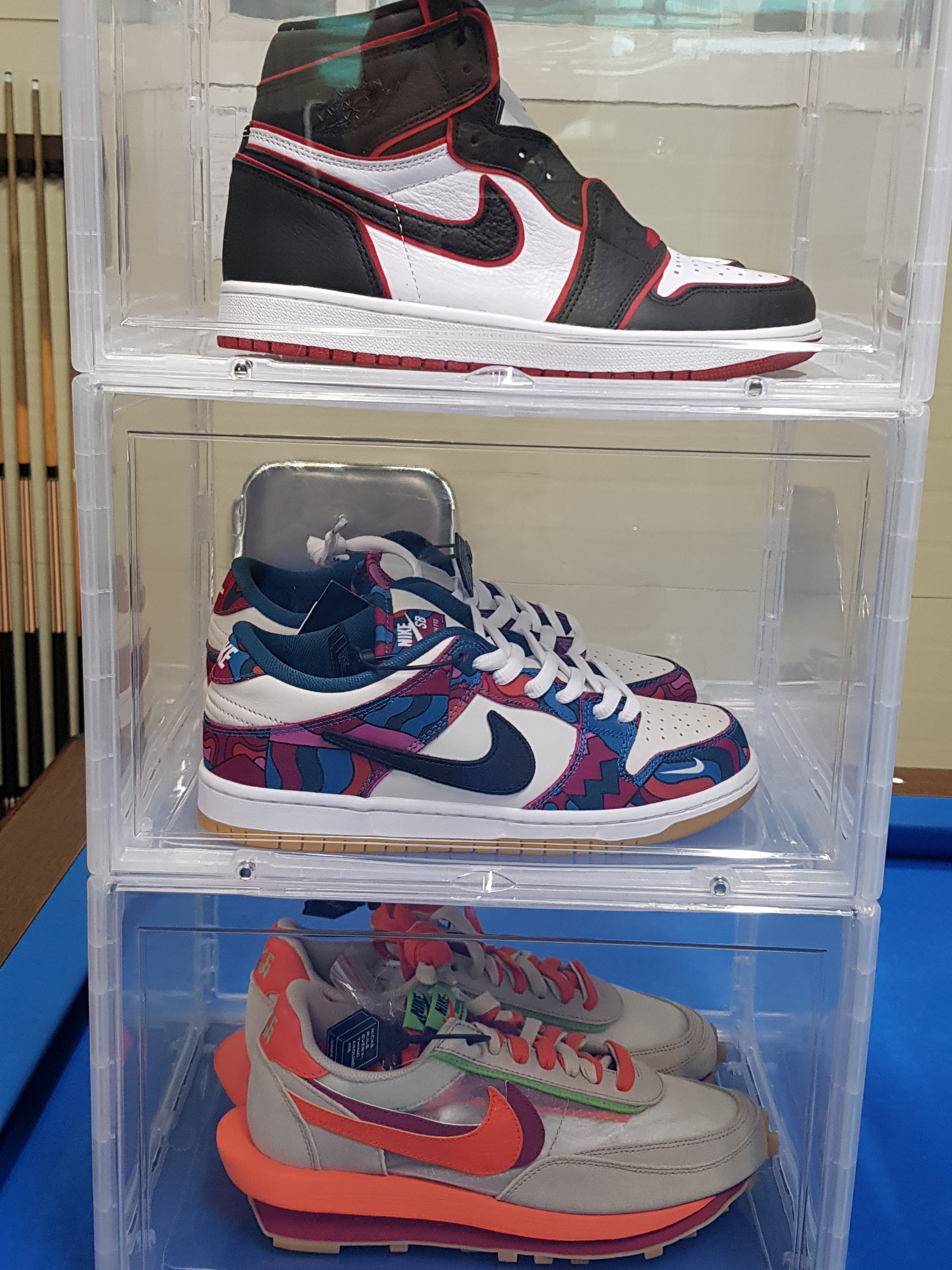 Jordan 1 Retro High OG Bloodline, Nike x Parra SB Dunk Low Pro Abstract Art 착용 스타일