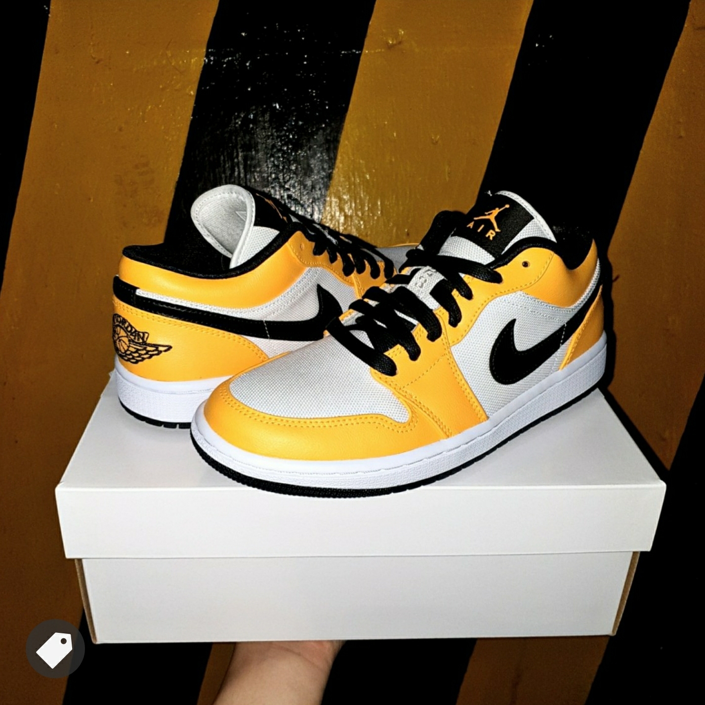 (W) Jordan 1 Low SE Laser Orange 착용 스타일 - 2