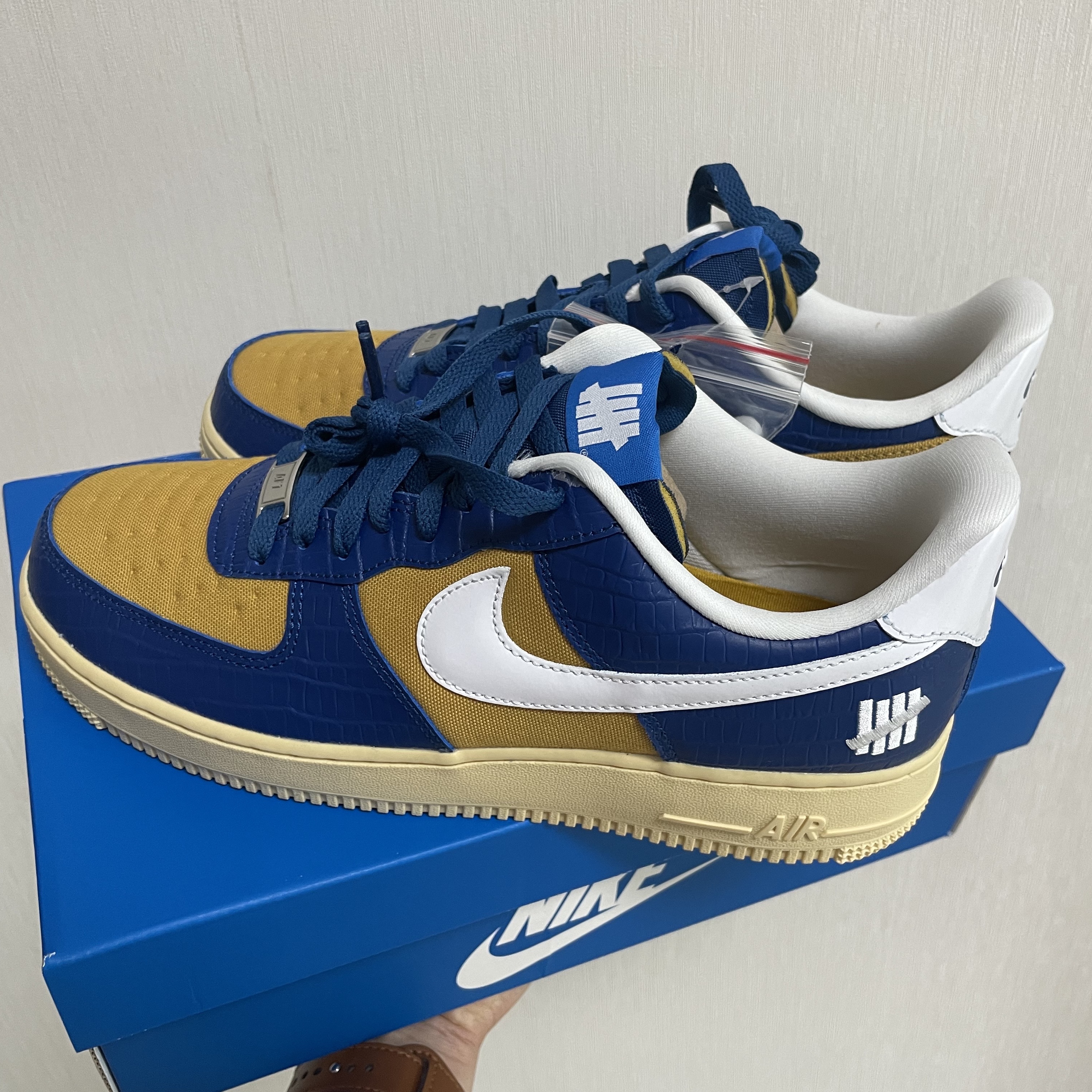 Nike x Undefeated Air Force 1 Low SP 5 On It Court Blue 착용 스타일 - 3