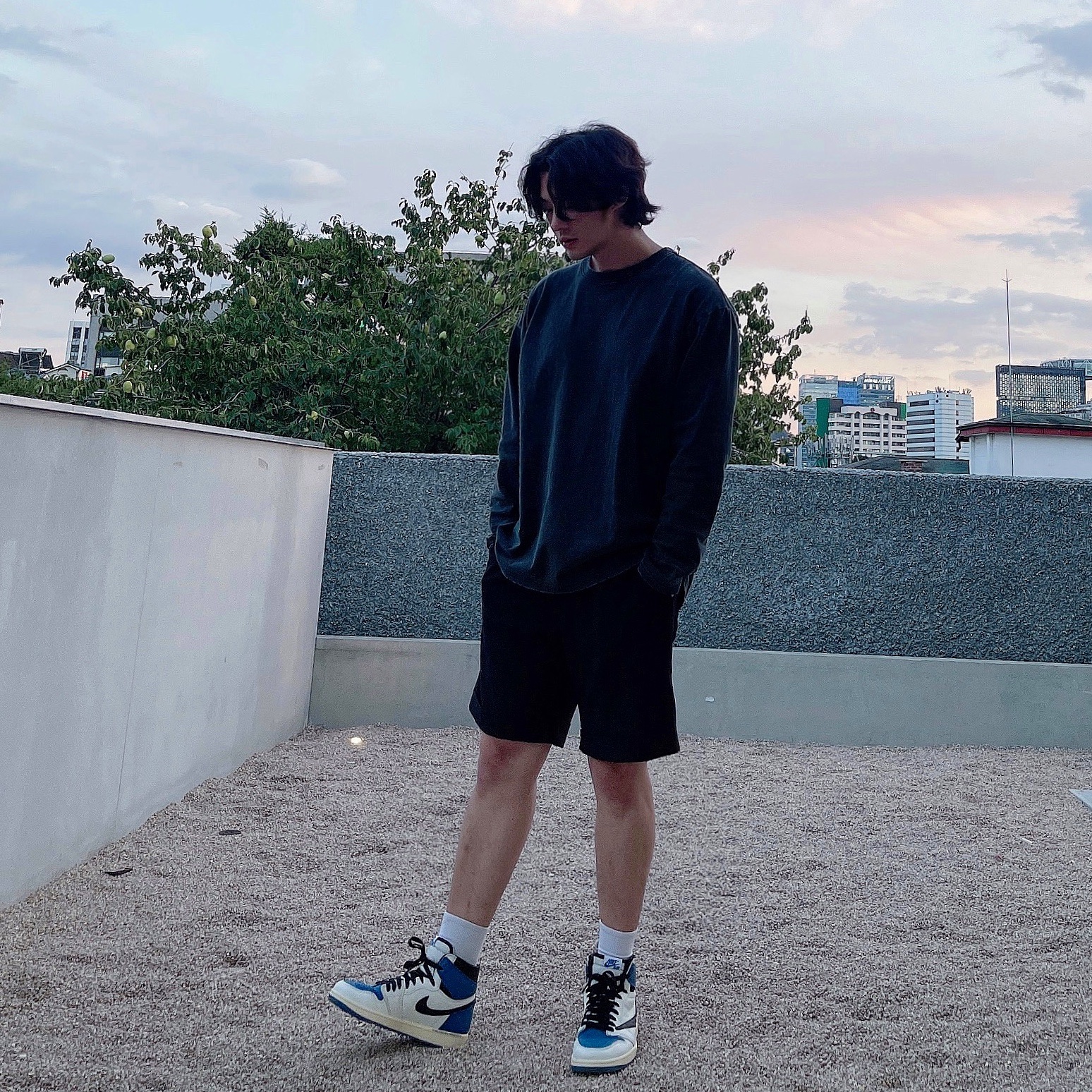 Jordan 1 x Travis Scott x Fragment Retro High OG SP Military Blue 착용 스타일
