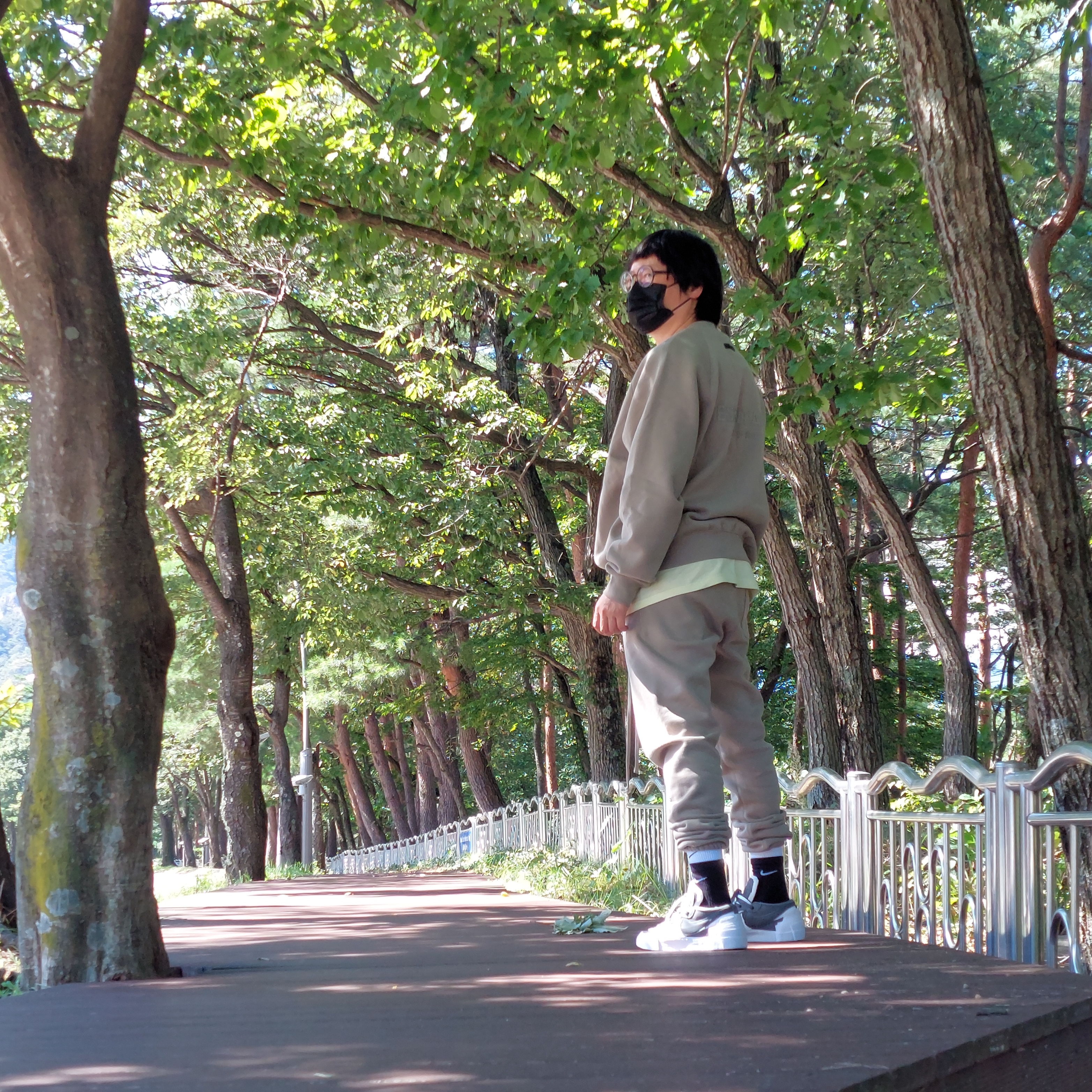 Nike x Sacai Blazer Low Iron Grey, Nike Everyday Plus Cushioned Training Crew Socks Black White (Korean Ver.) 착용 스타일 - 2