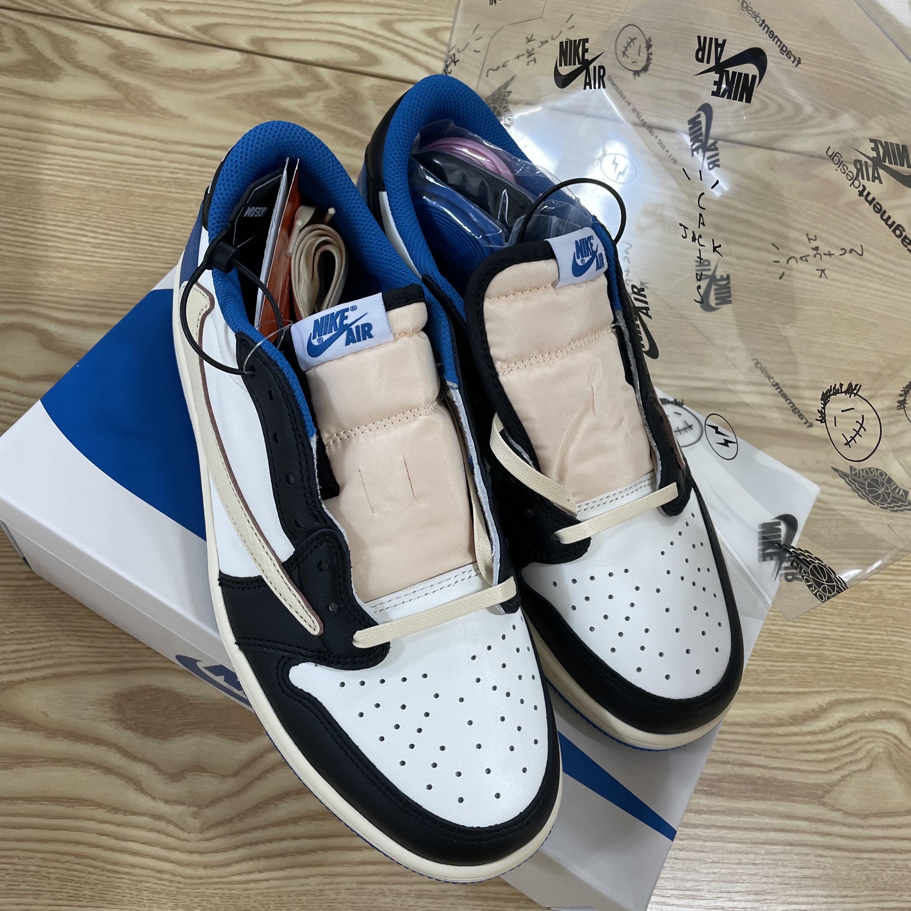Jordan 1 x Travis Scott x Fragment Retro Low OG SP Military Blue 착용 스타일 - 3