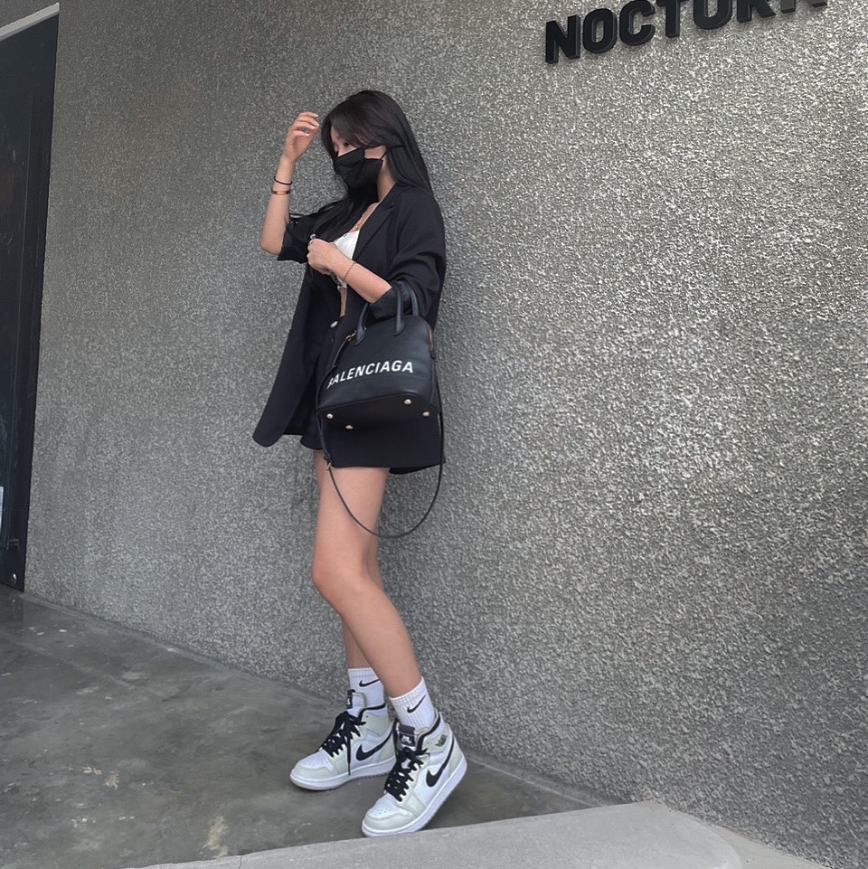 (W) Jordan 1 Zoom Air CMFT Light Bone 착용 스타일