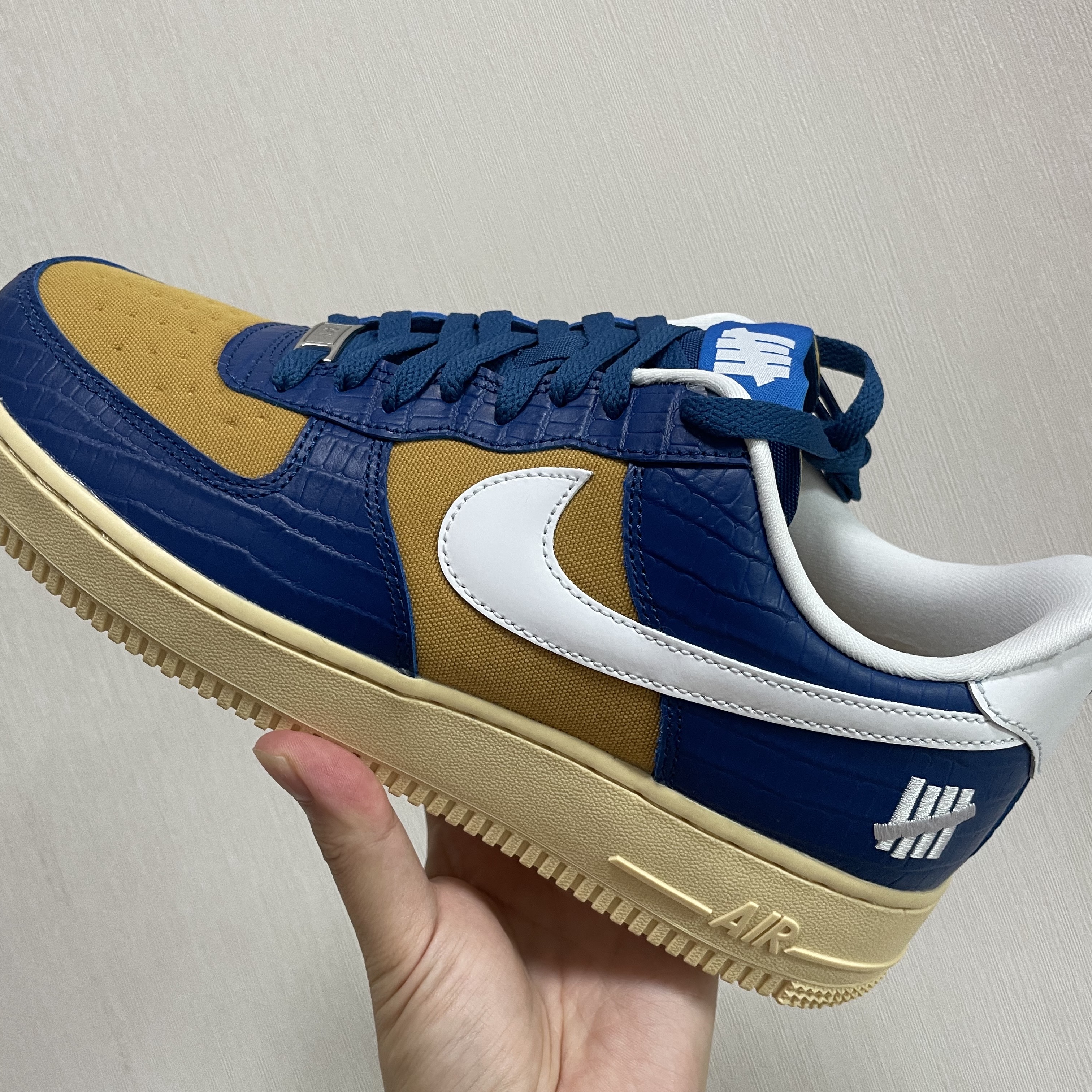 Nike x Undefeated Air Force 1 Low SP 5 On It Court Blue 착용 스타일 - 2