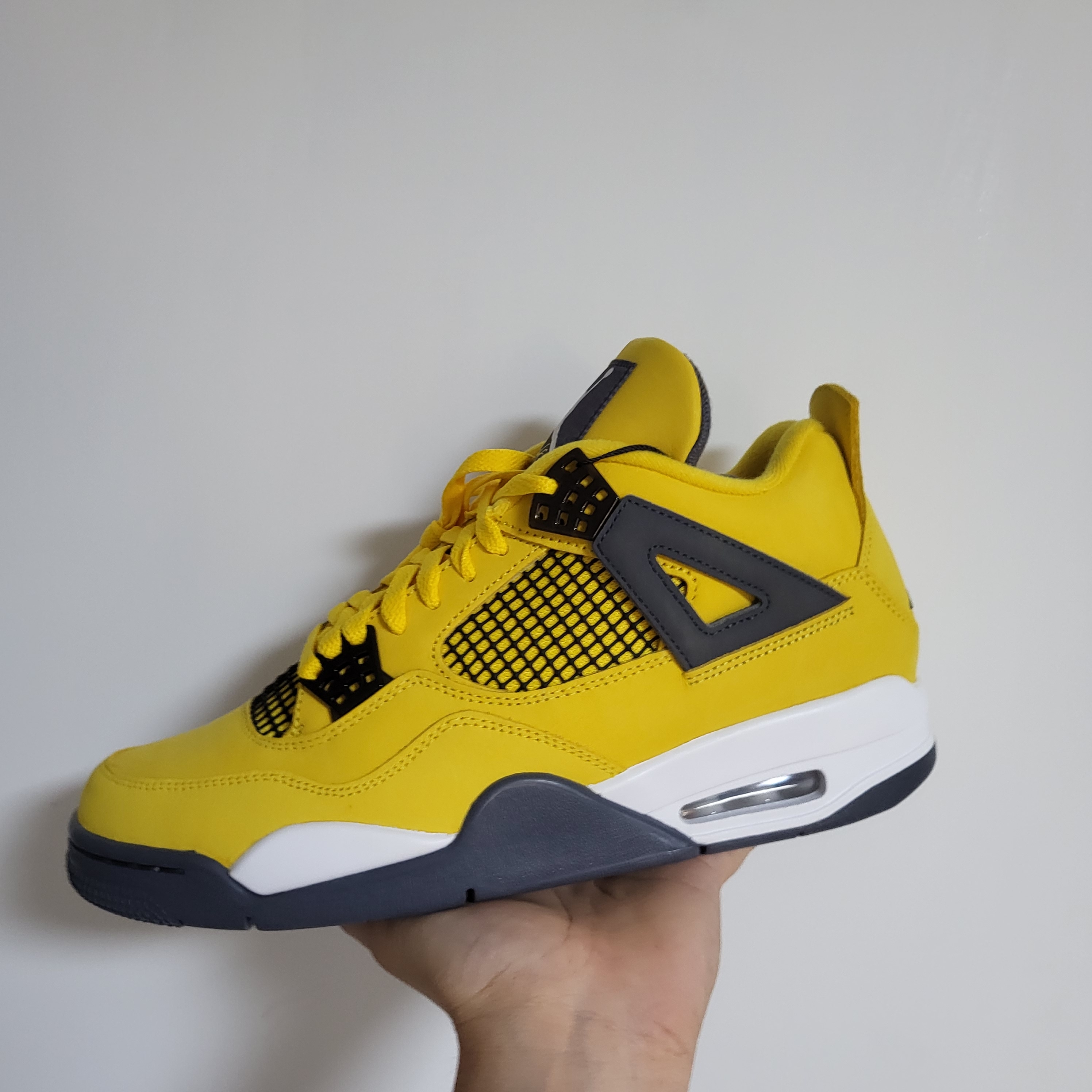 Jordan 4 Retro Tour Yellow, Jordan 4 Retro Tour Yellow (Special Ver.) 착용 스타일