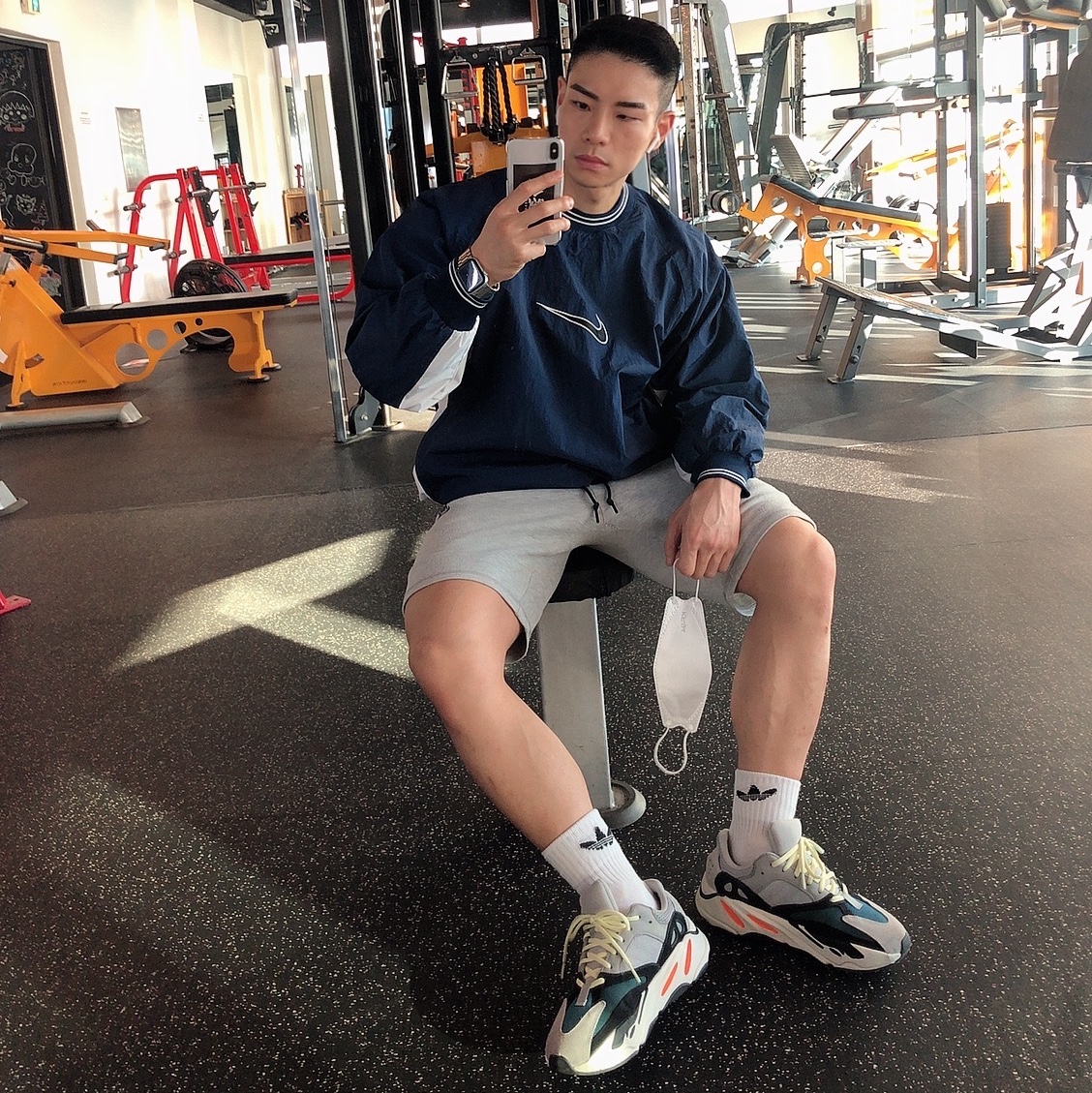 Adidas Yeezy Boost 700 Wave Runner Solid Grey 2017/2019 착용 스타일