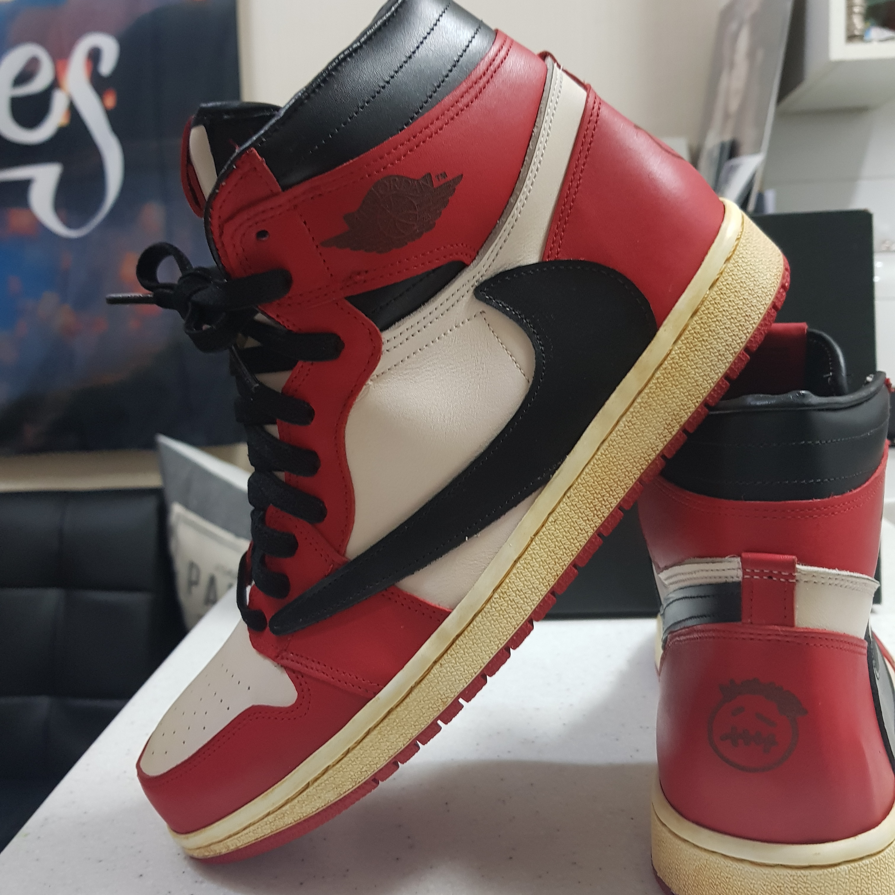 Jordan 1 Low White Red Black, Jordan 1 x Travis Scott Retro High OG SP Mocha 착용 스타일 - 4