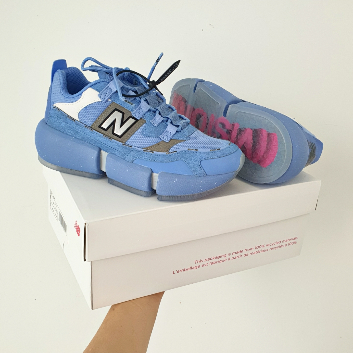 New Balance x Jaden Smith Vision Racer Wavy Baby Blue 착용 스타일 - 2