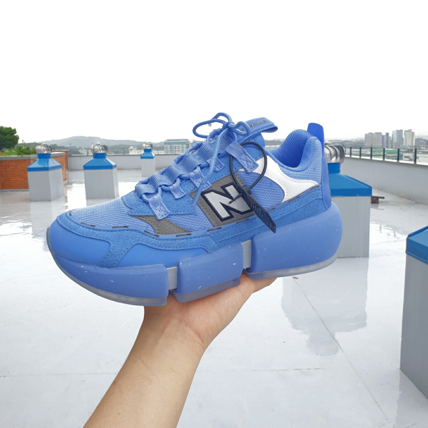 New Balance x Jaden Smith Vision Racer Wavy Baby Blue 착용 스타일 - 3