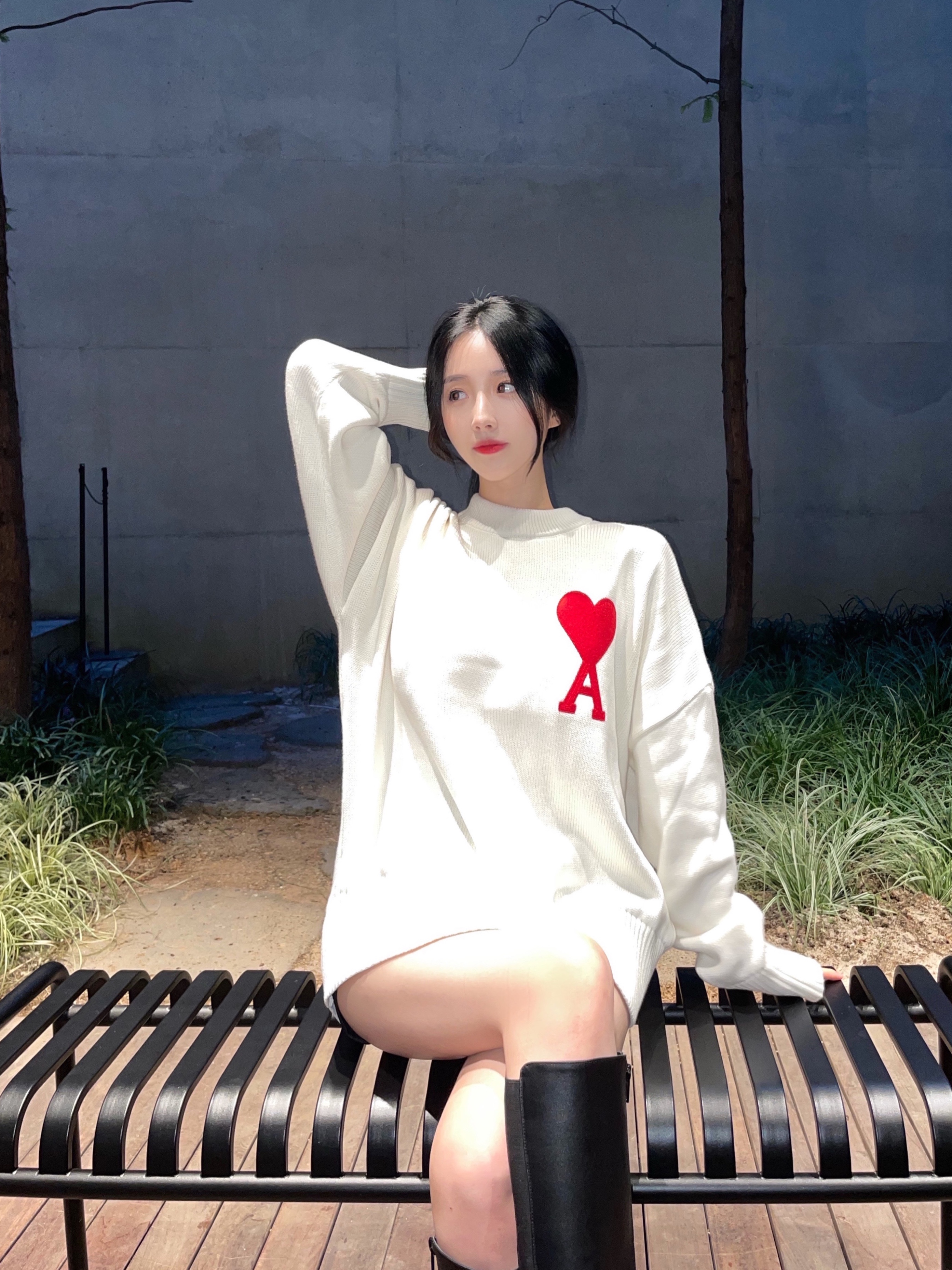 AMI de Coeur Oversize Sweater White - 21FW 착용 스타일
